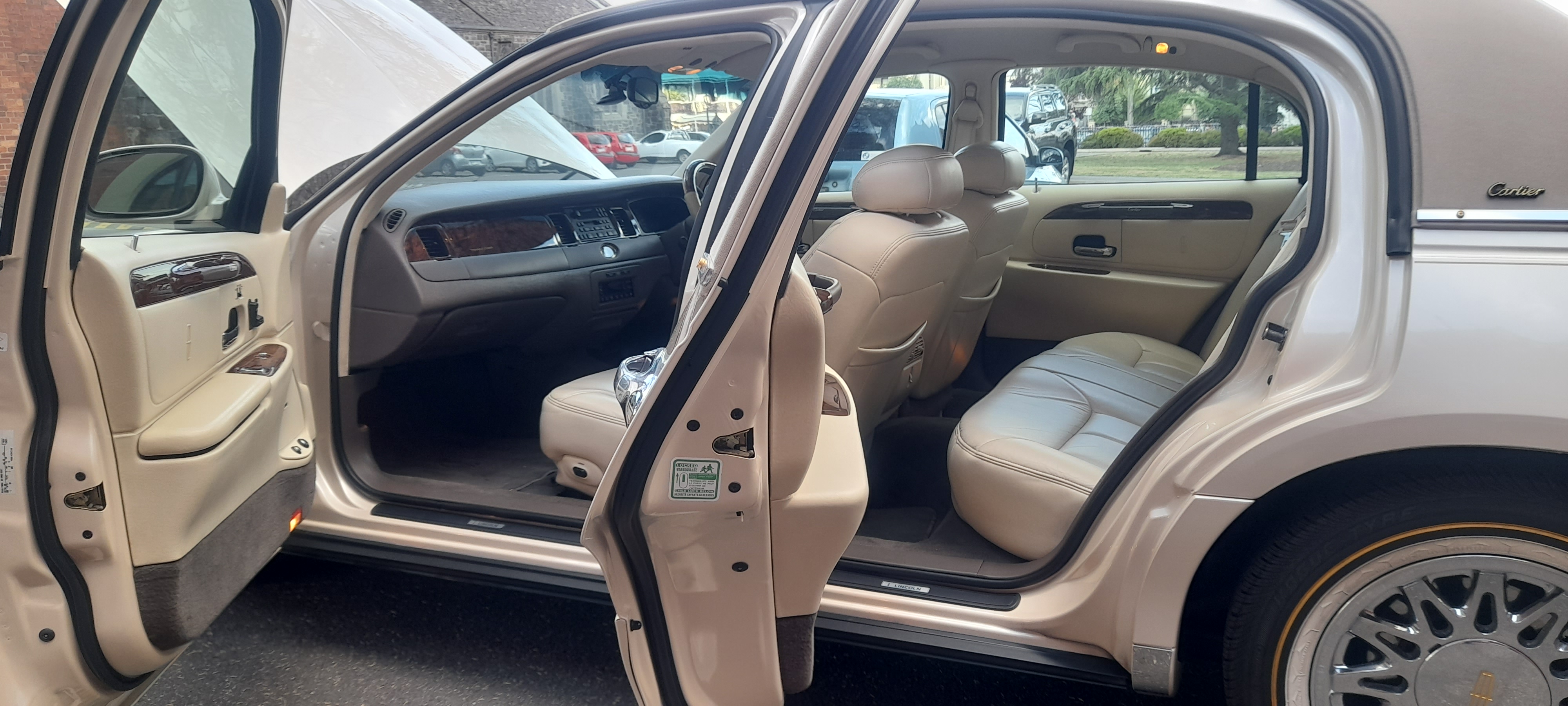 1999 LINCOLN TOWN CAR SEDAN