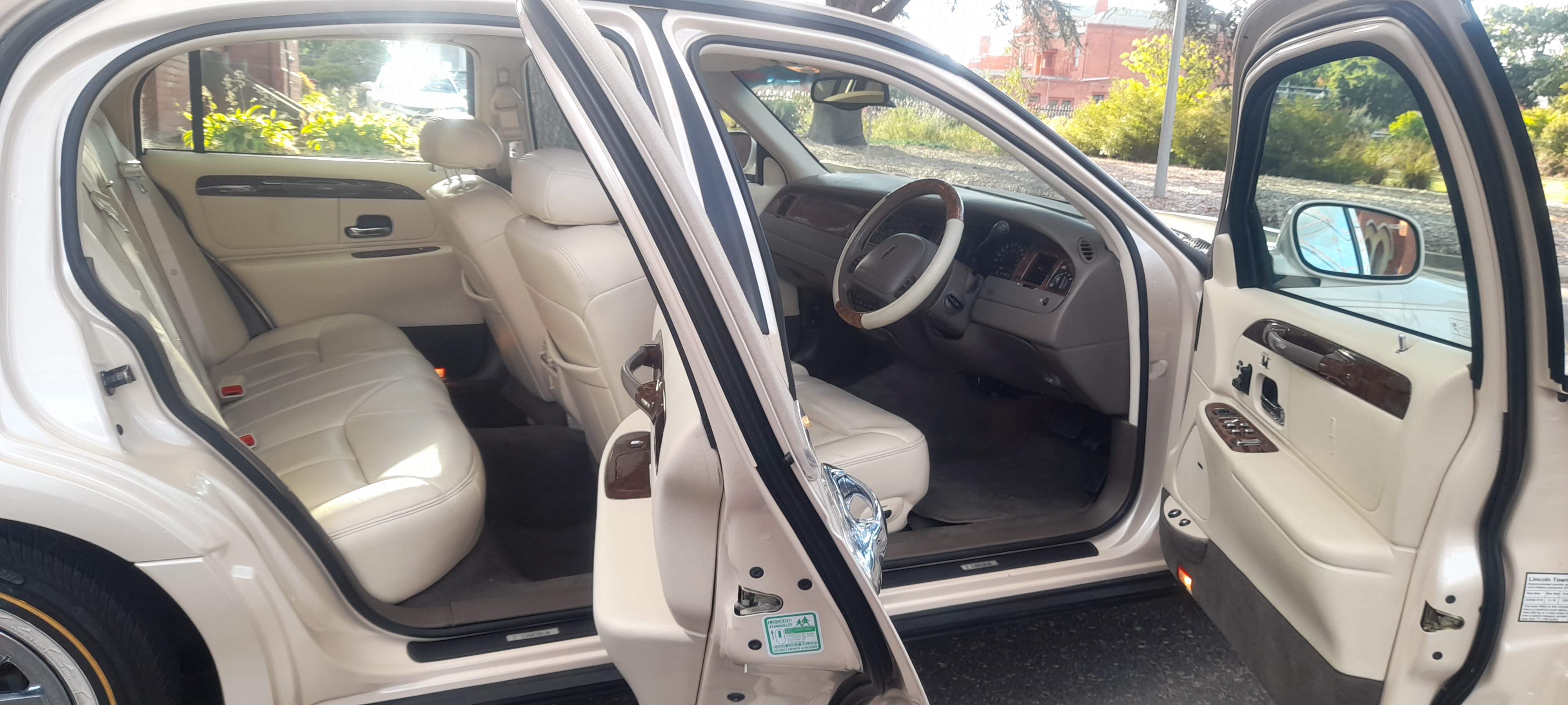1999 LINCOLN TOWN CAR SEDAN