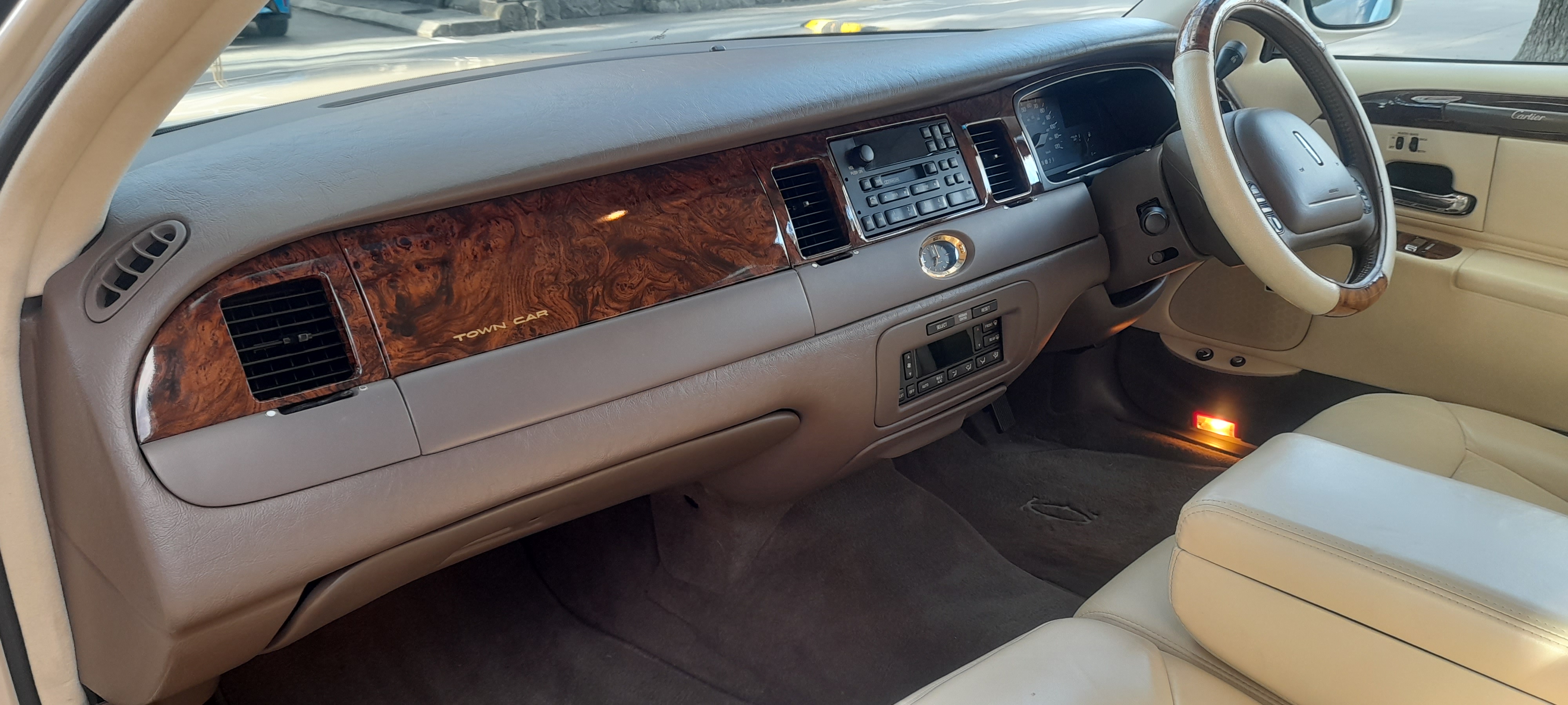 1999 LINCOLN TOWN CAR SEDAN