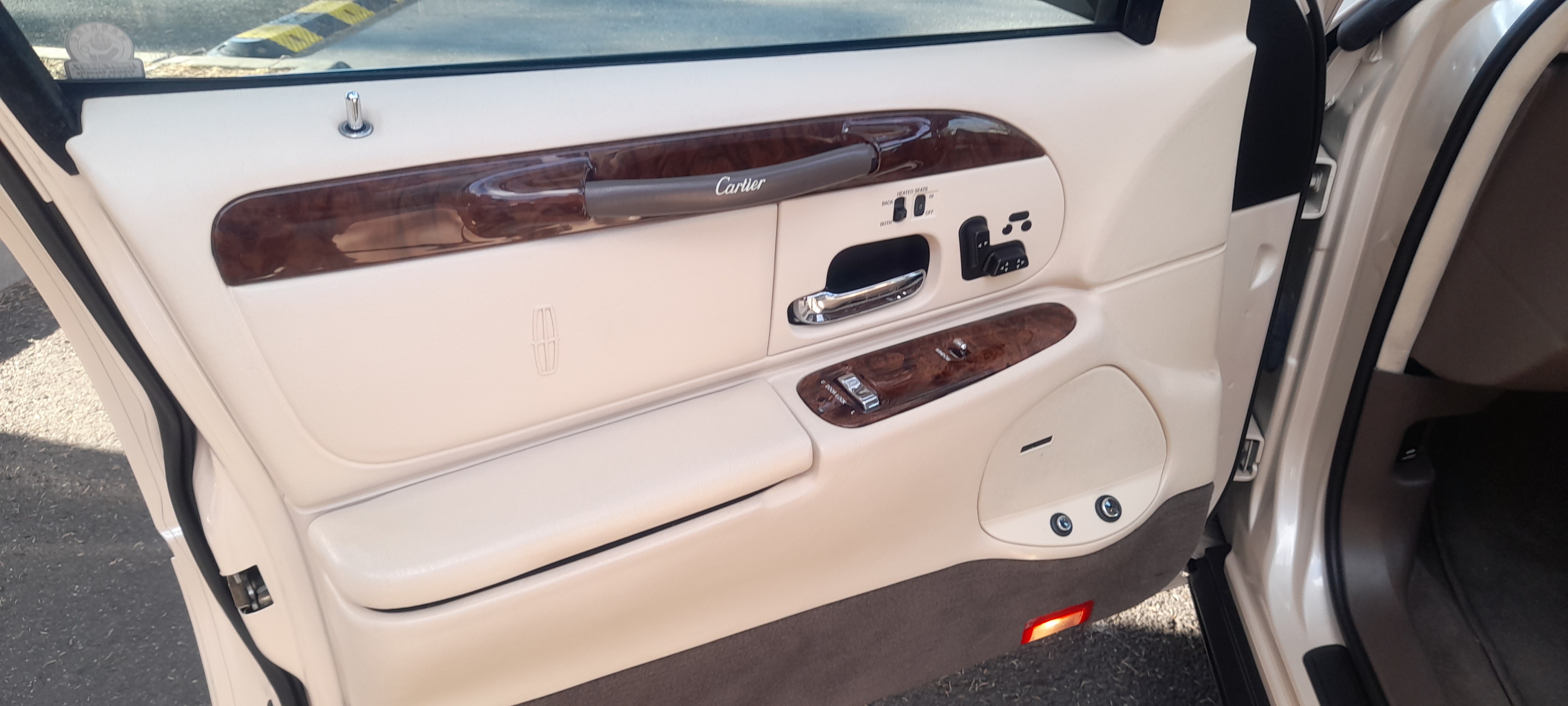 1999 LINCOLN TOWN CAR SEDAN