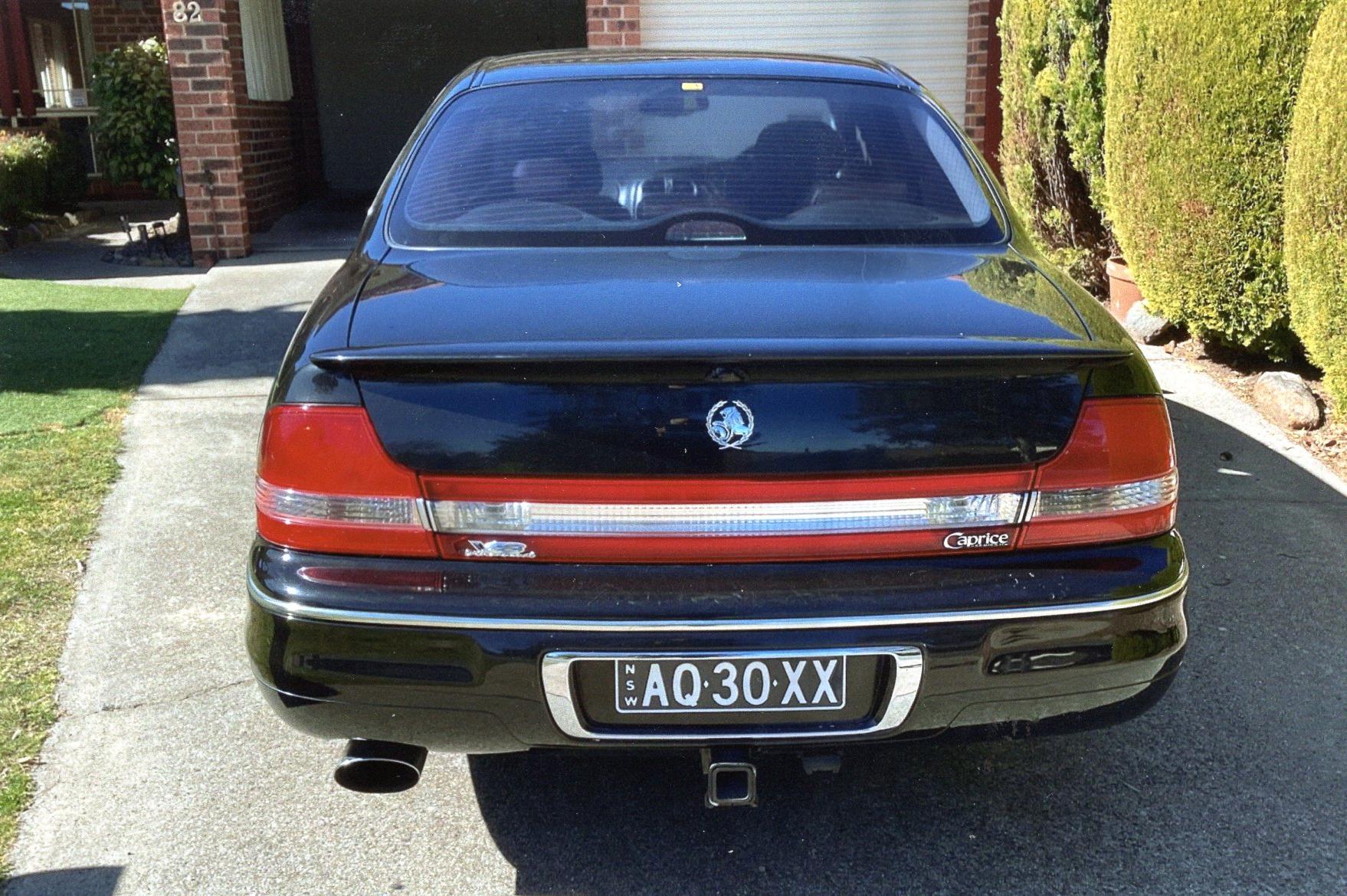 2002 HOLDEN STATESMAN WHII INTERNATIONAL LS8 4 SP AUTOMATIC 4D SEDAN