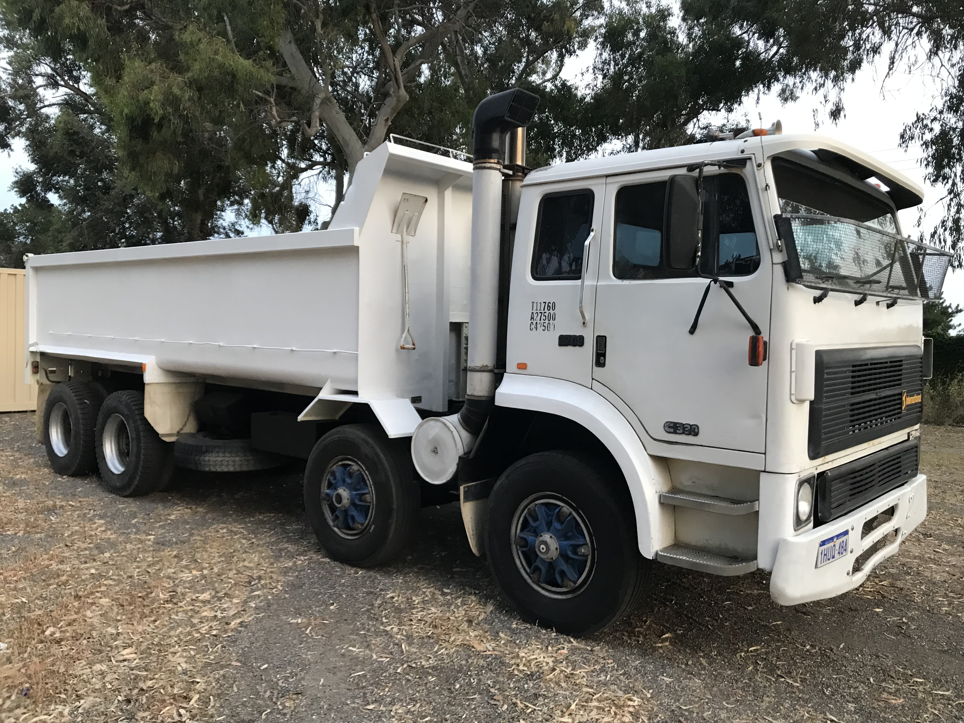1996 INTERNATIONAL TIPPER