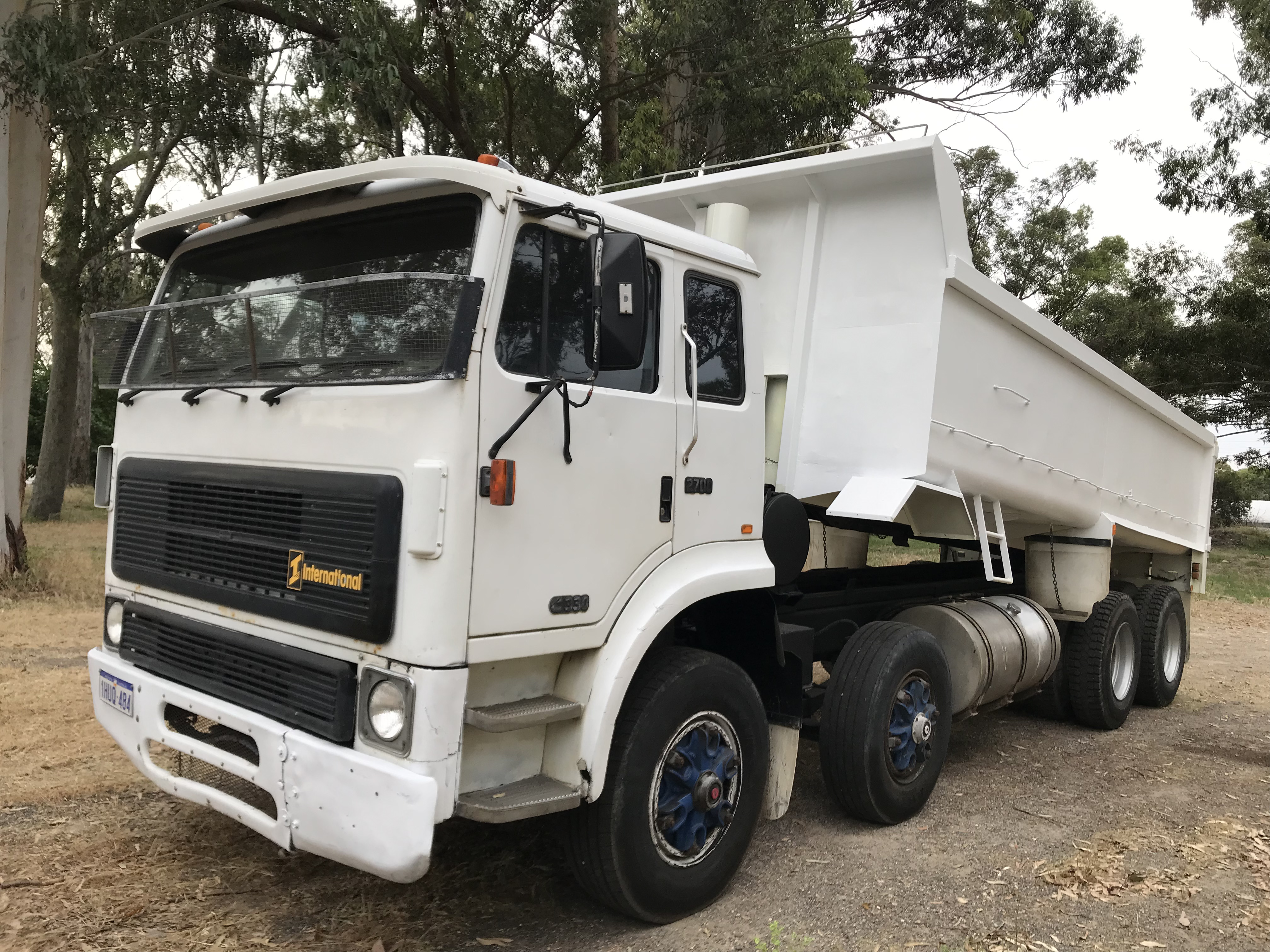 1996 INTERNATIONAL TIPPER 