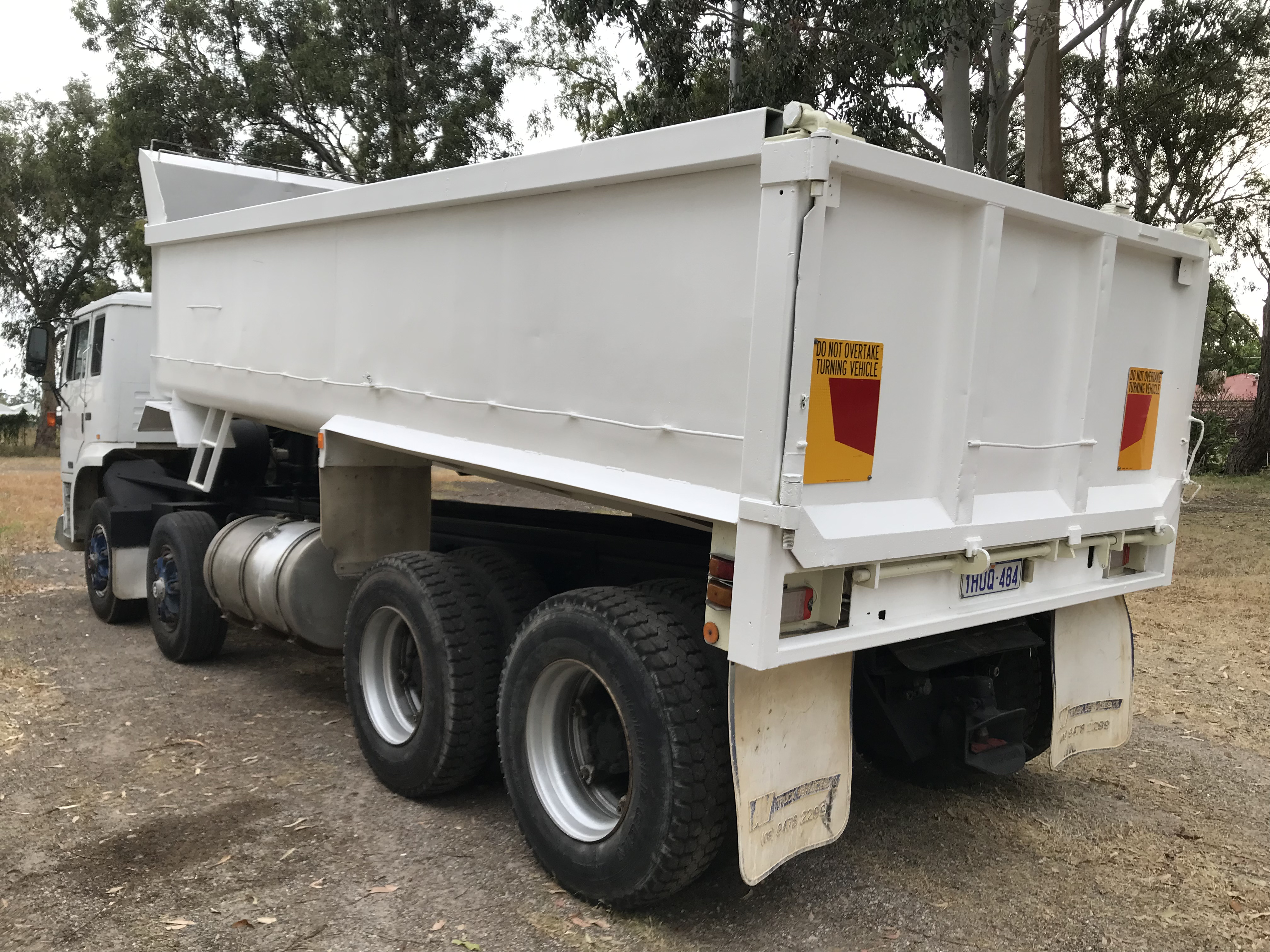 1996 INTERNATIONAL TIPPER 