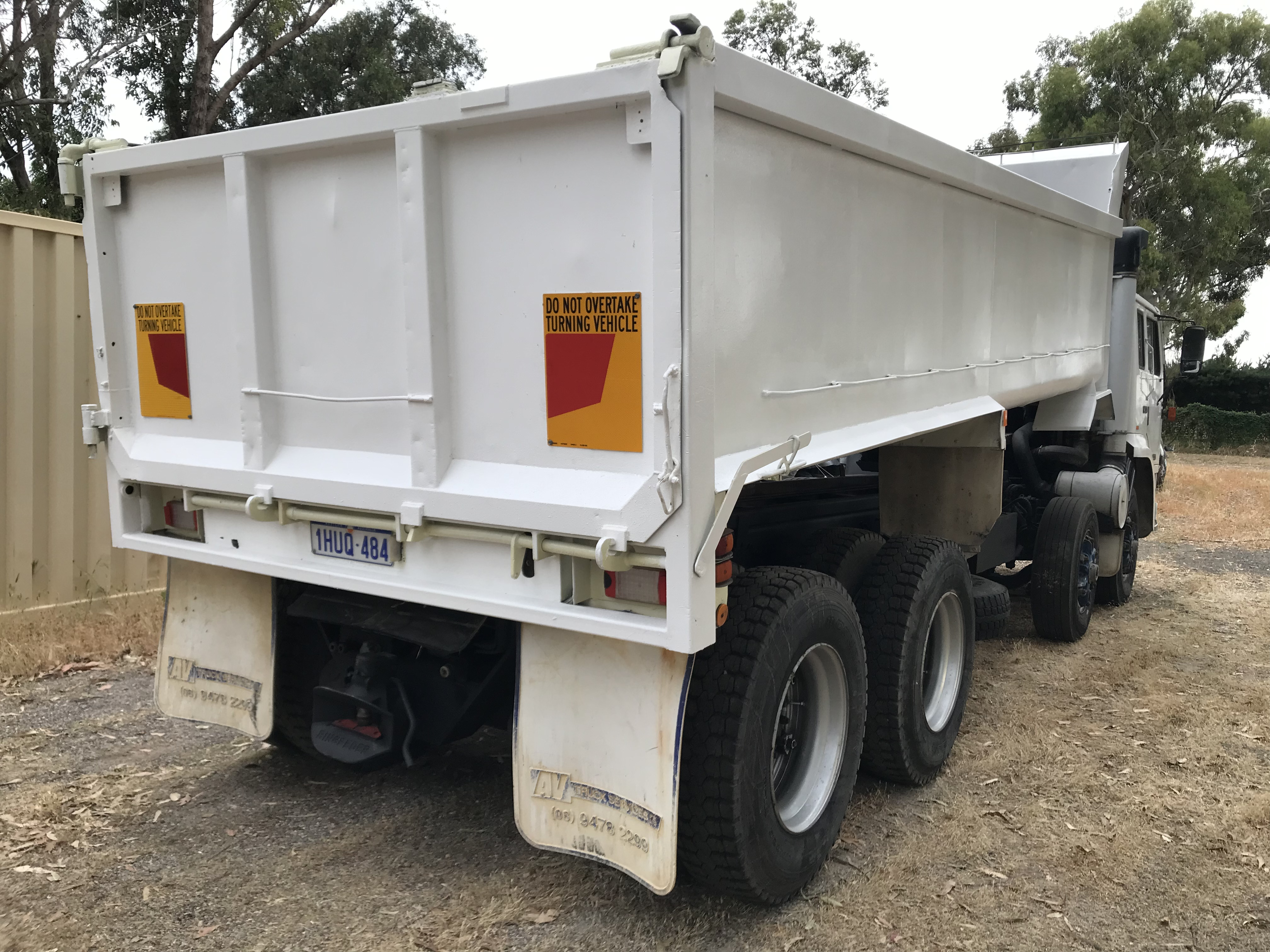 1996 INTERNATIONAL TIPPER 