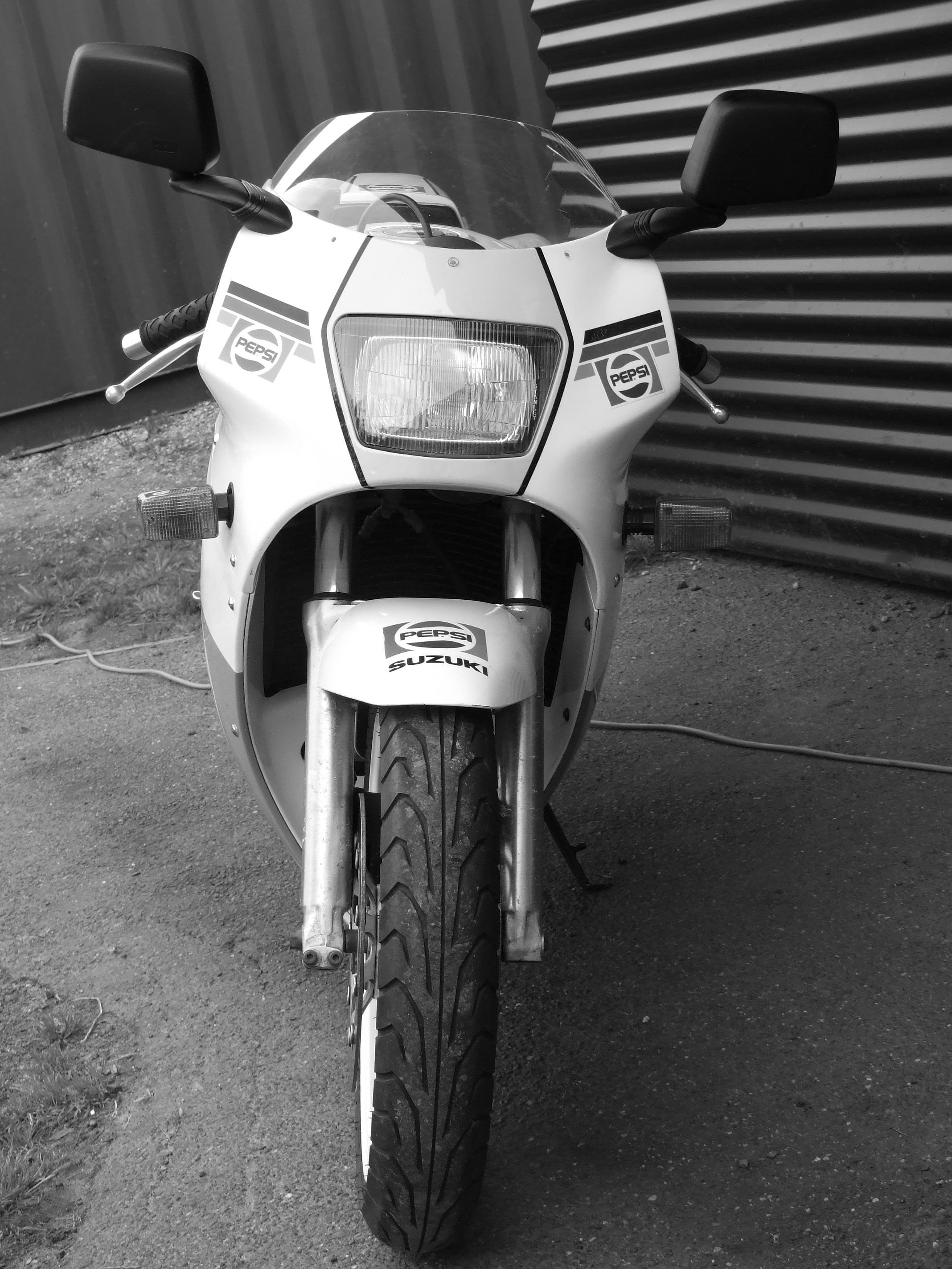 1989 SUZUKI RGV250 ROAD/RACER 