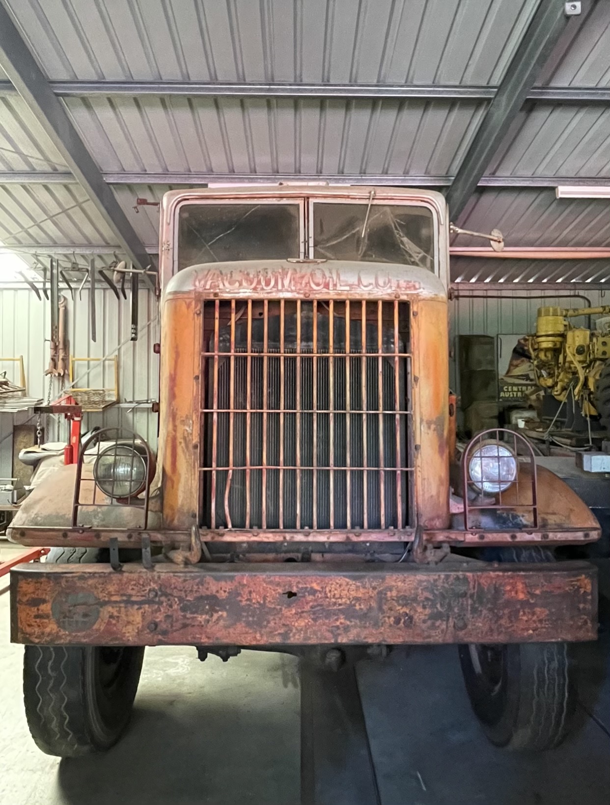 1942 AUTOCAR U7144T TRUCK