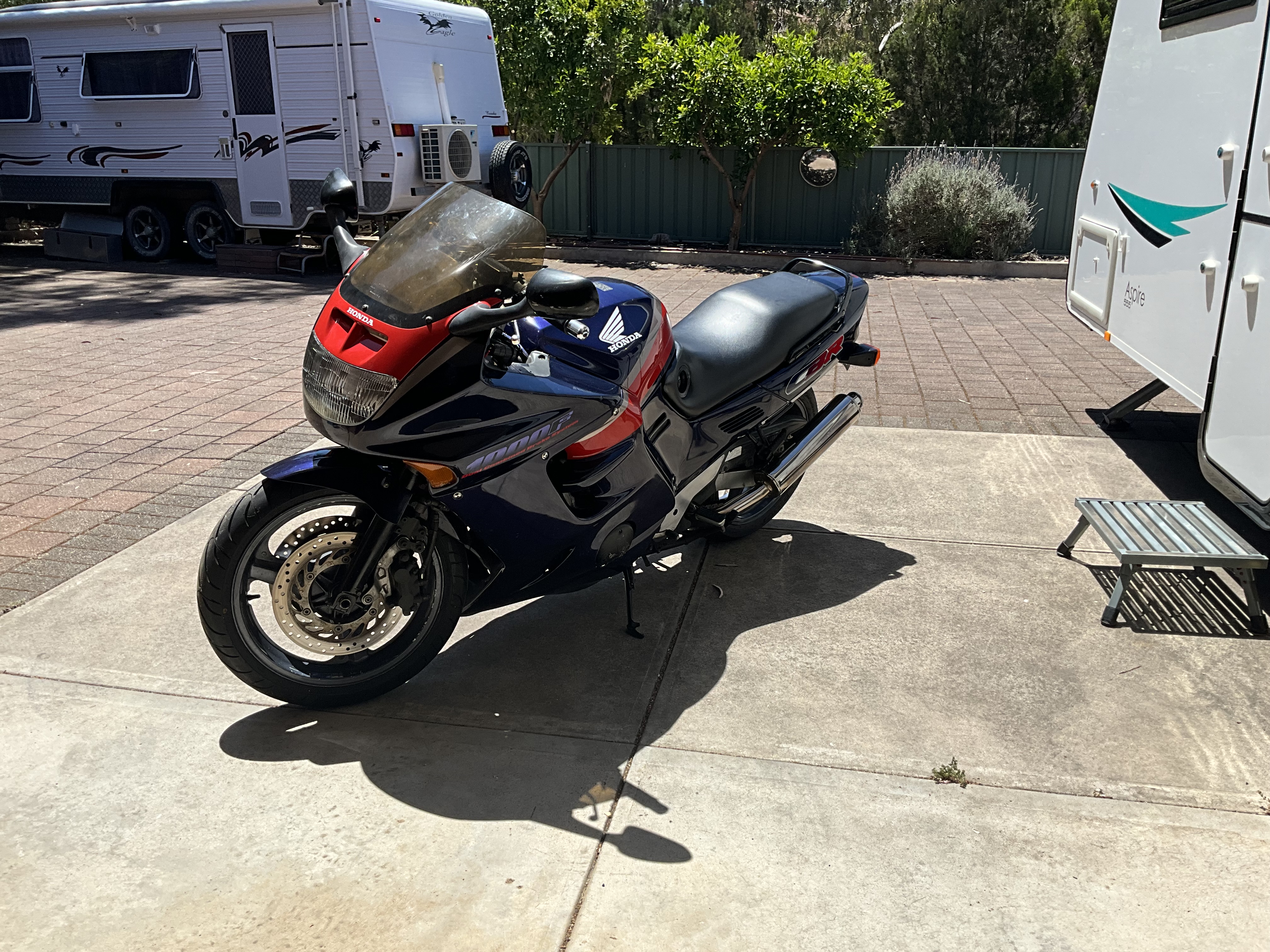 1993 HONDA CBR1000F ROAD