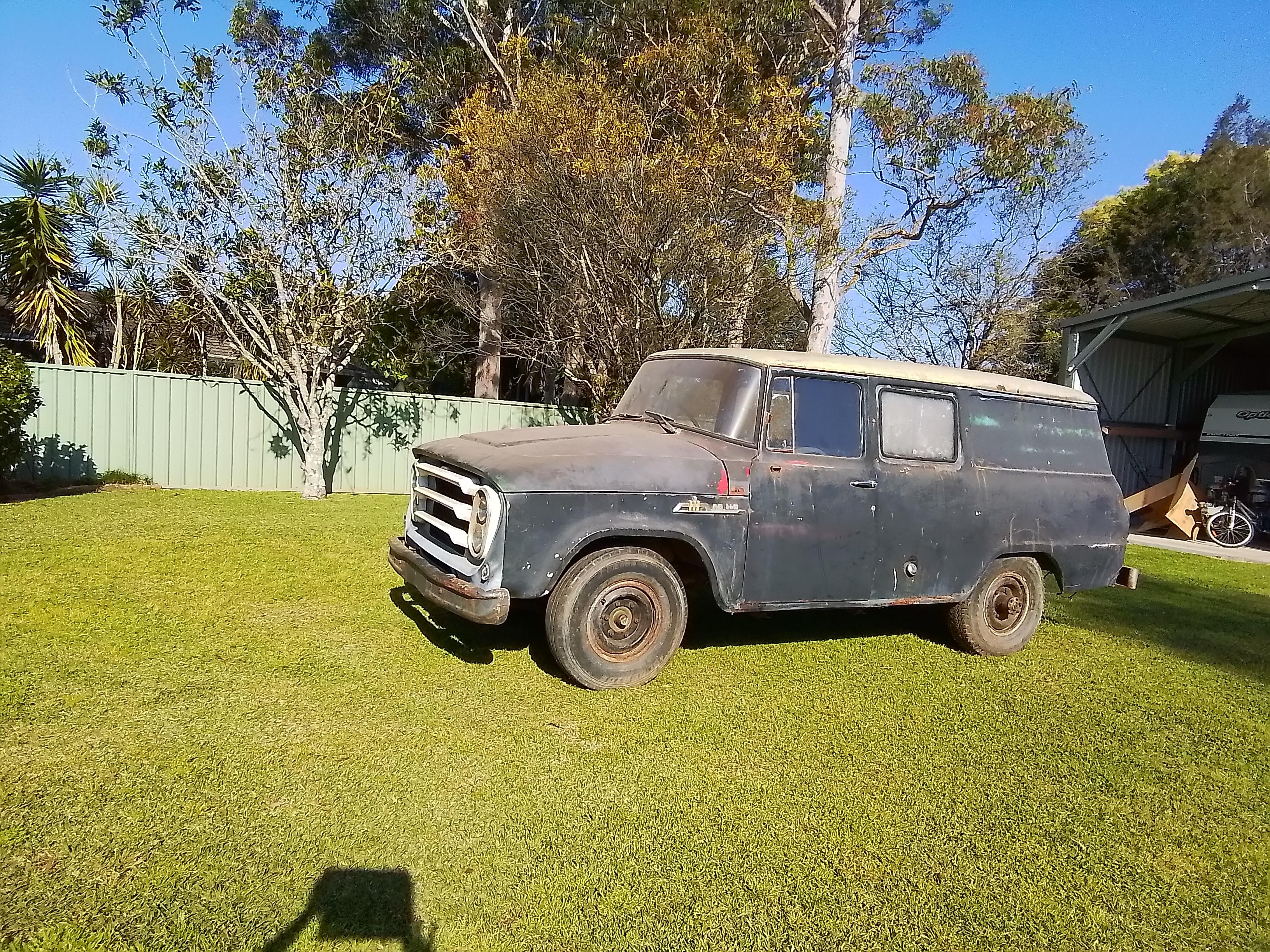 INTERNATIONAL AB110 PANEL VAN