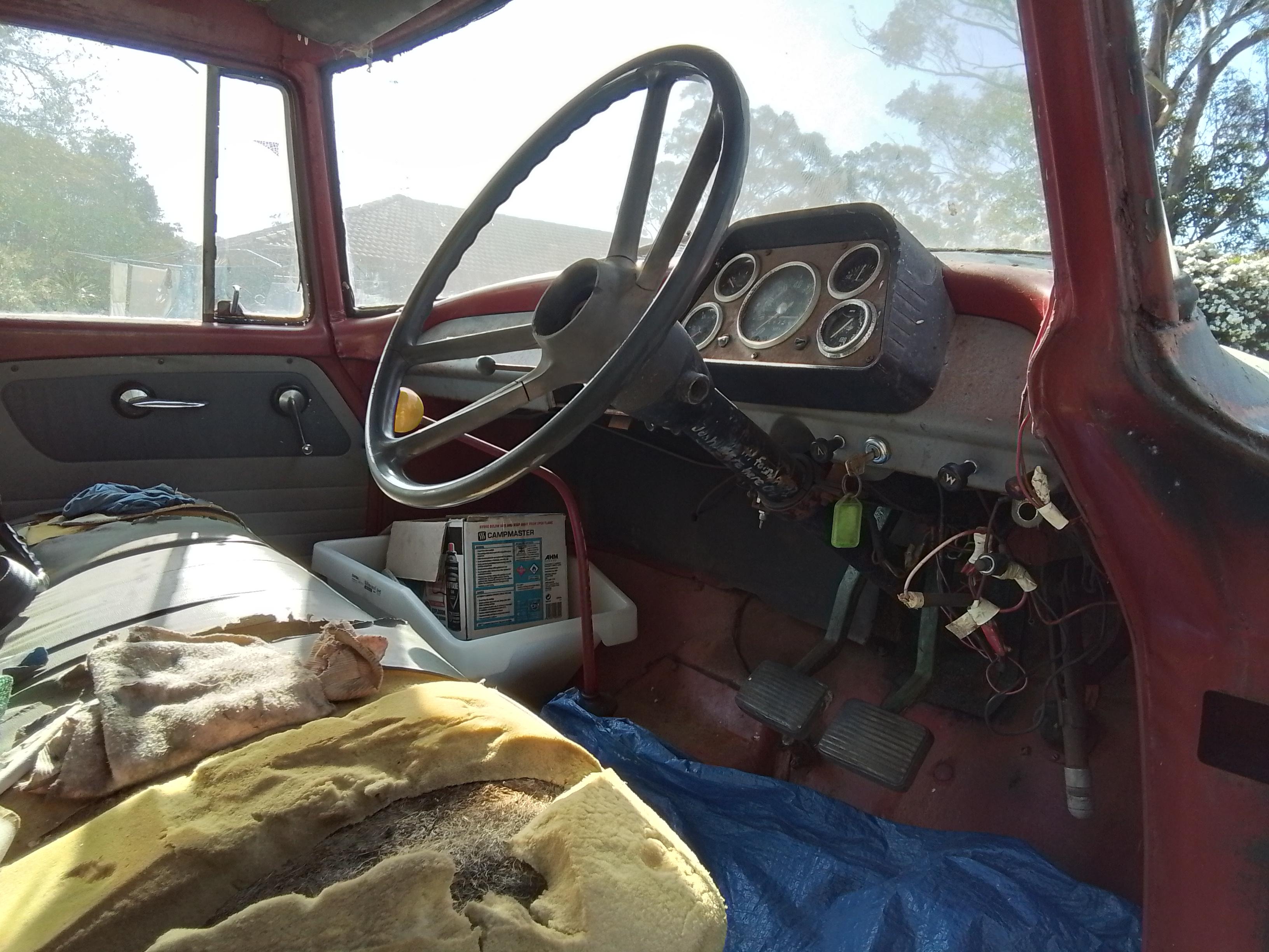 INTERNATIONAL AB110 PANEL VAN