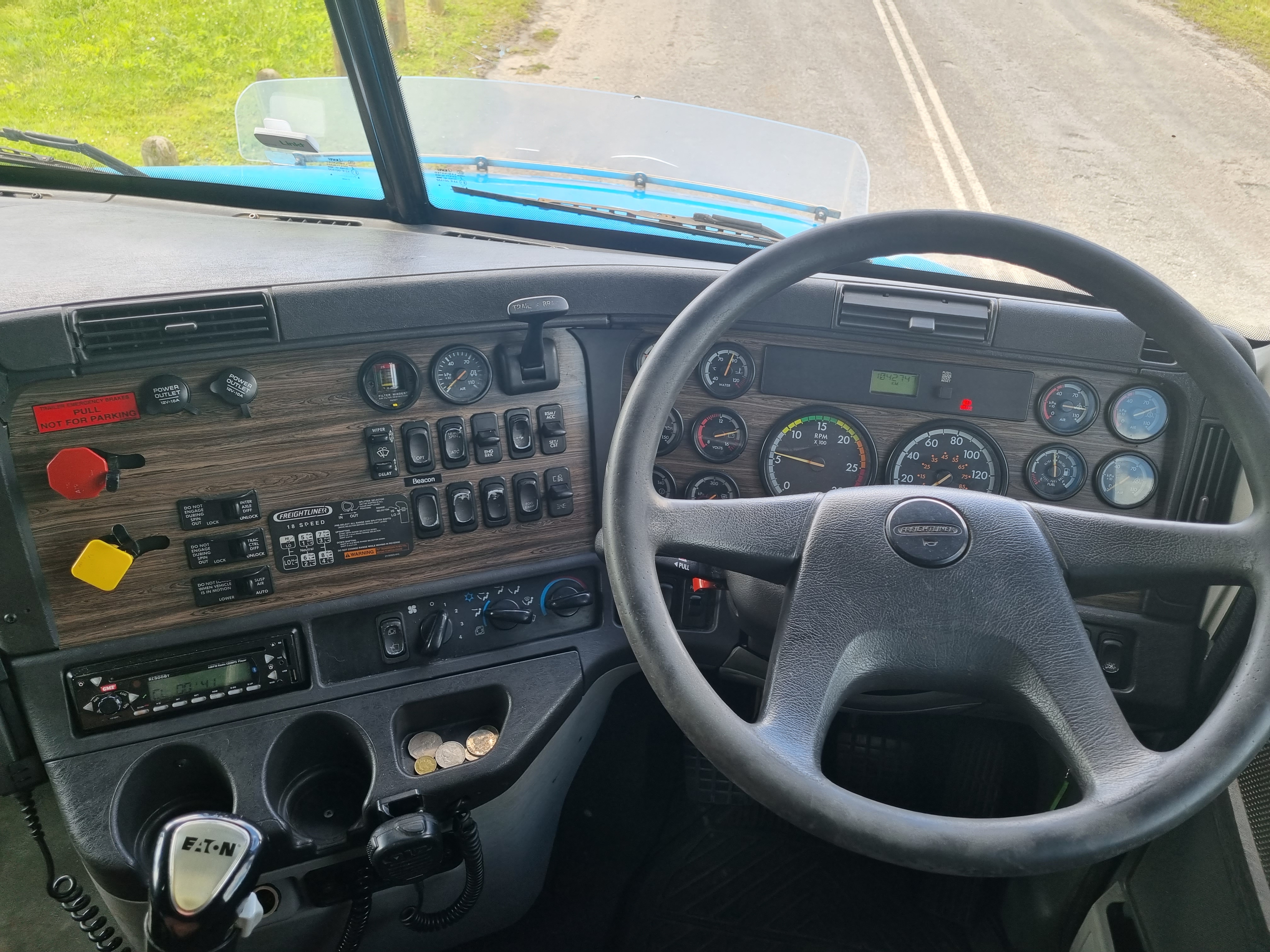 2014 FREIGHTLINER COLUMBIA CL112 18 SP MANUAL C/CHAS