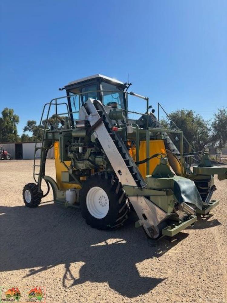 1998 NAIRN 1230 GRAPE HARVESTER
