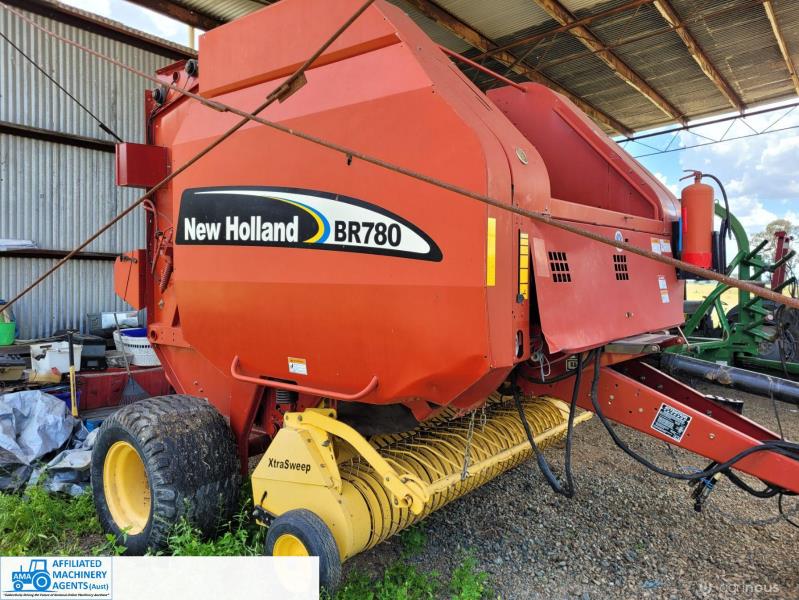 New Holland BR 780 Round Baler