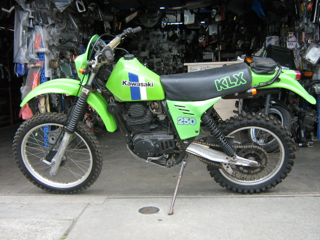 1982 KAWASAKI KLX250B ENDURO