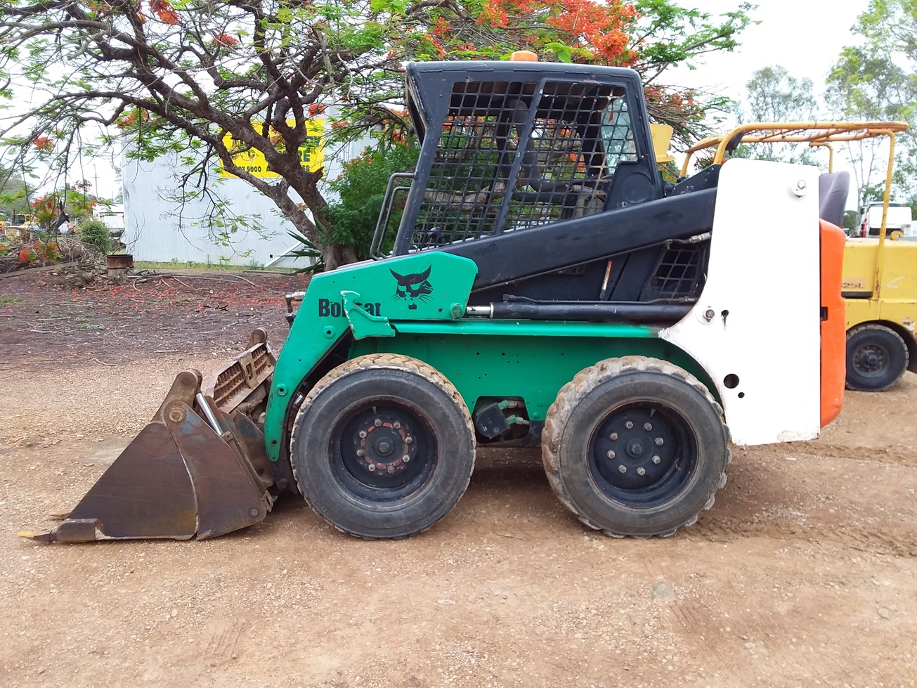 CLARK 763 SKID STEER LOADER
