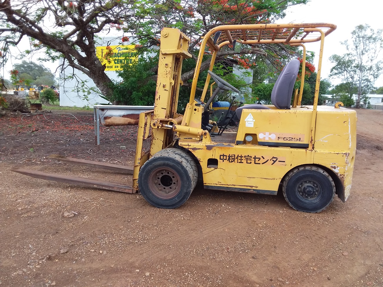 KOMATSU FG25L FORKLIFT