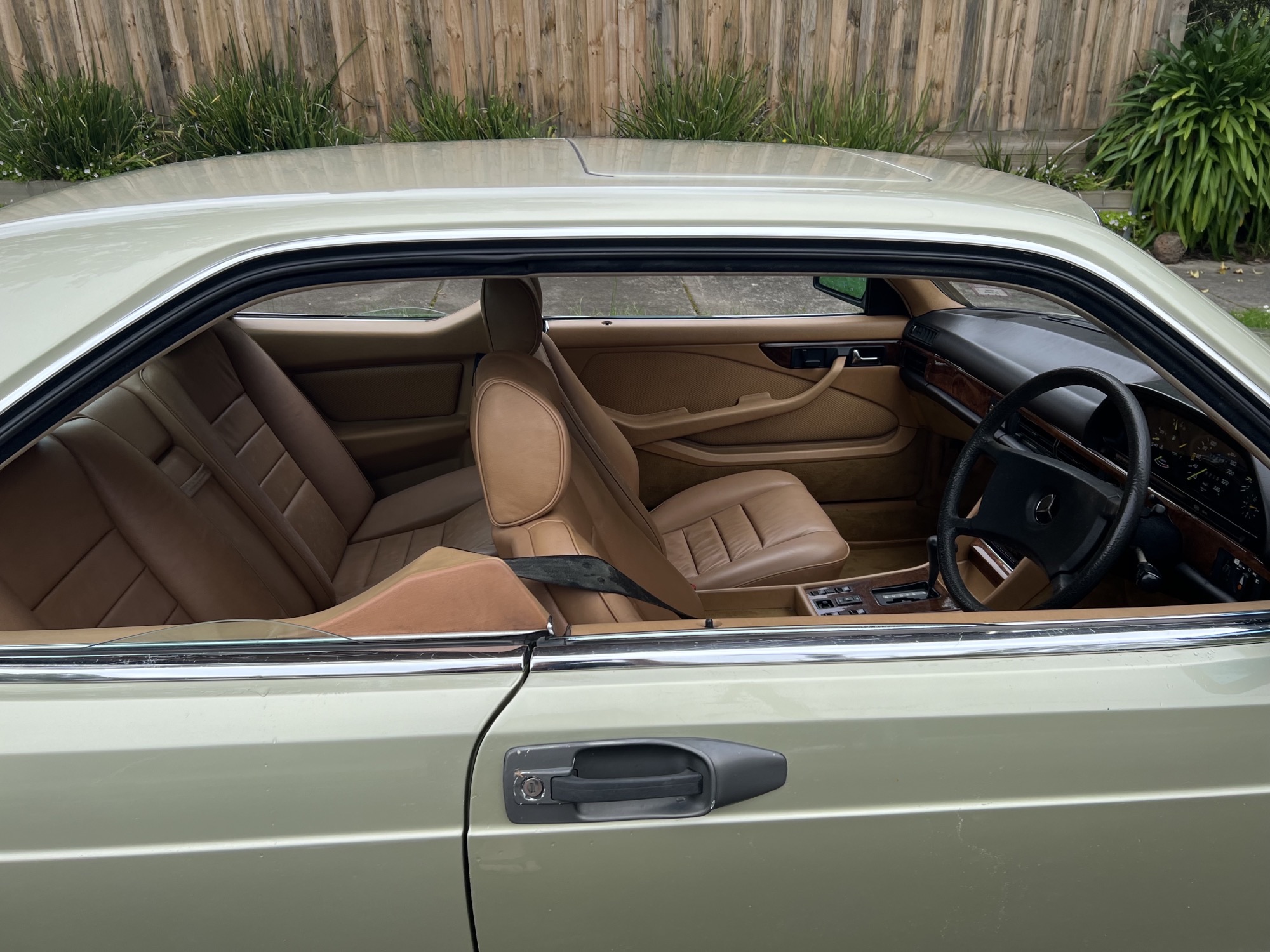 1983 MERCEDES-BENZ 380 SEC 4 SP AUTOMATIC 2D COUPE