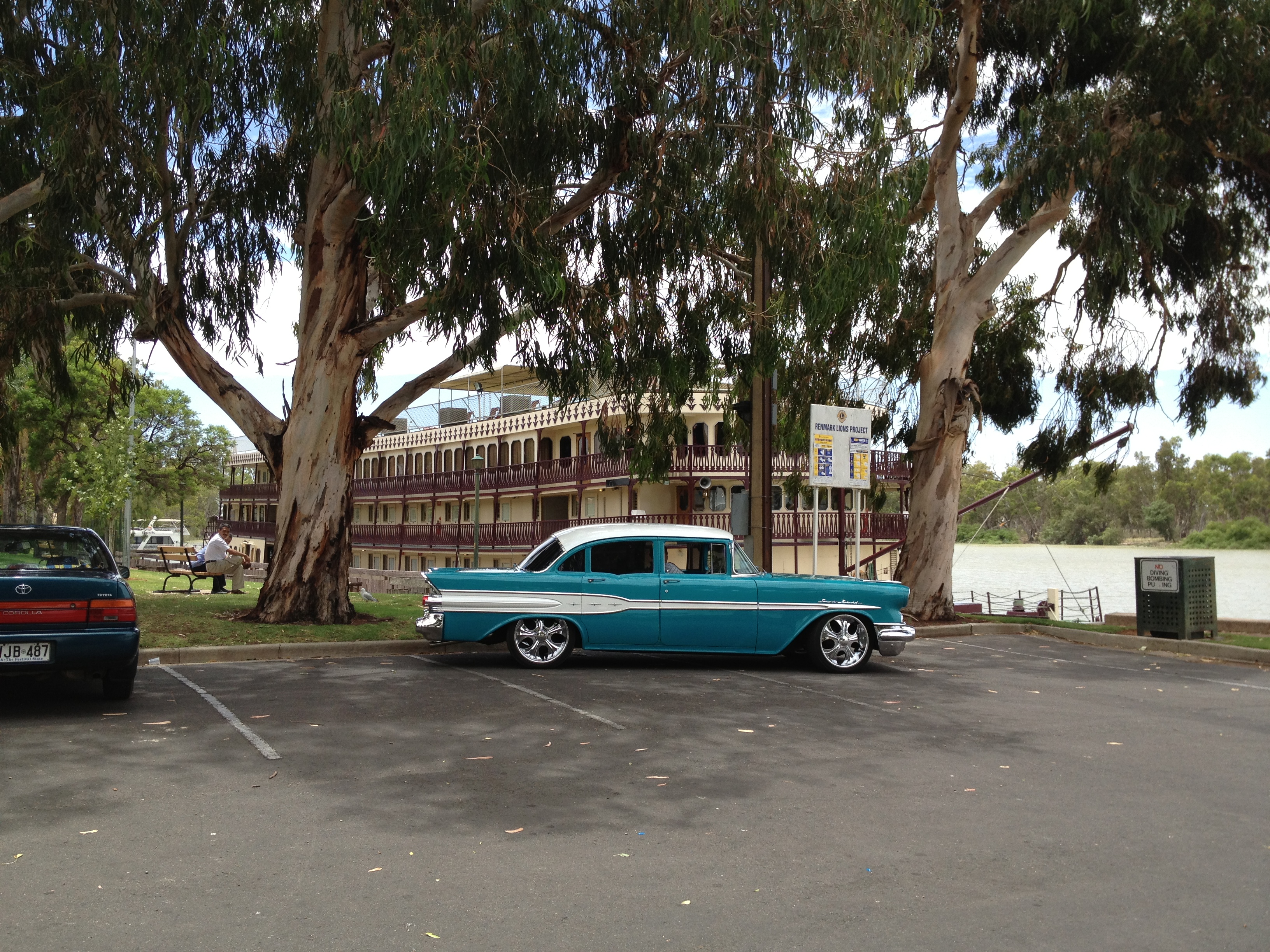 1957 PONTIAC SUPER CHIEF 4D SEDAN