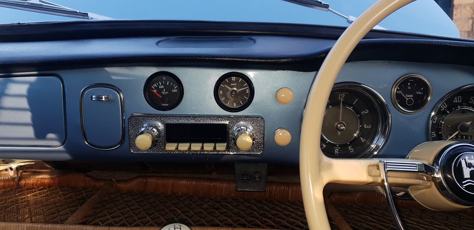 1960 VOLKSWAGEN KARMANN GHIA 4 SP MANUAL 2D COUPE