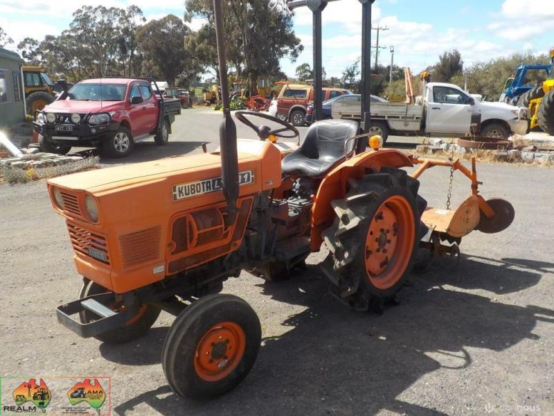KUBOTA L1501 TRACTOR & 4FT ROTARY HOE