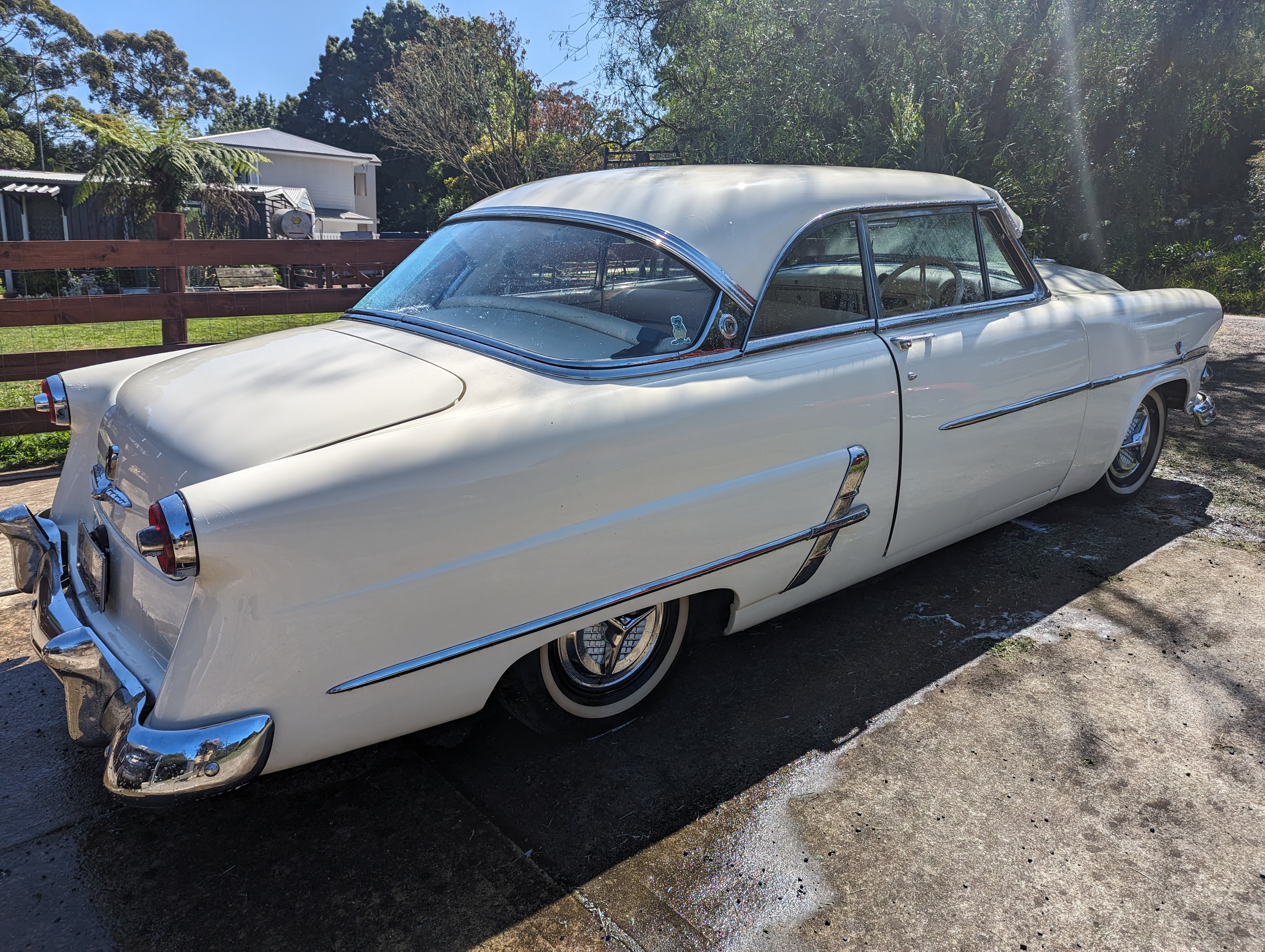 1953 FORD CRESTLINE VICTORIA SEDAN