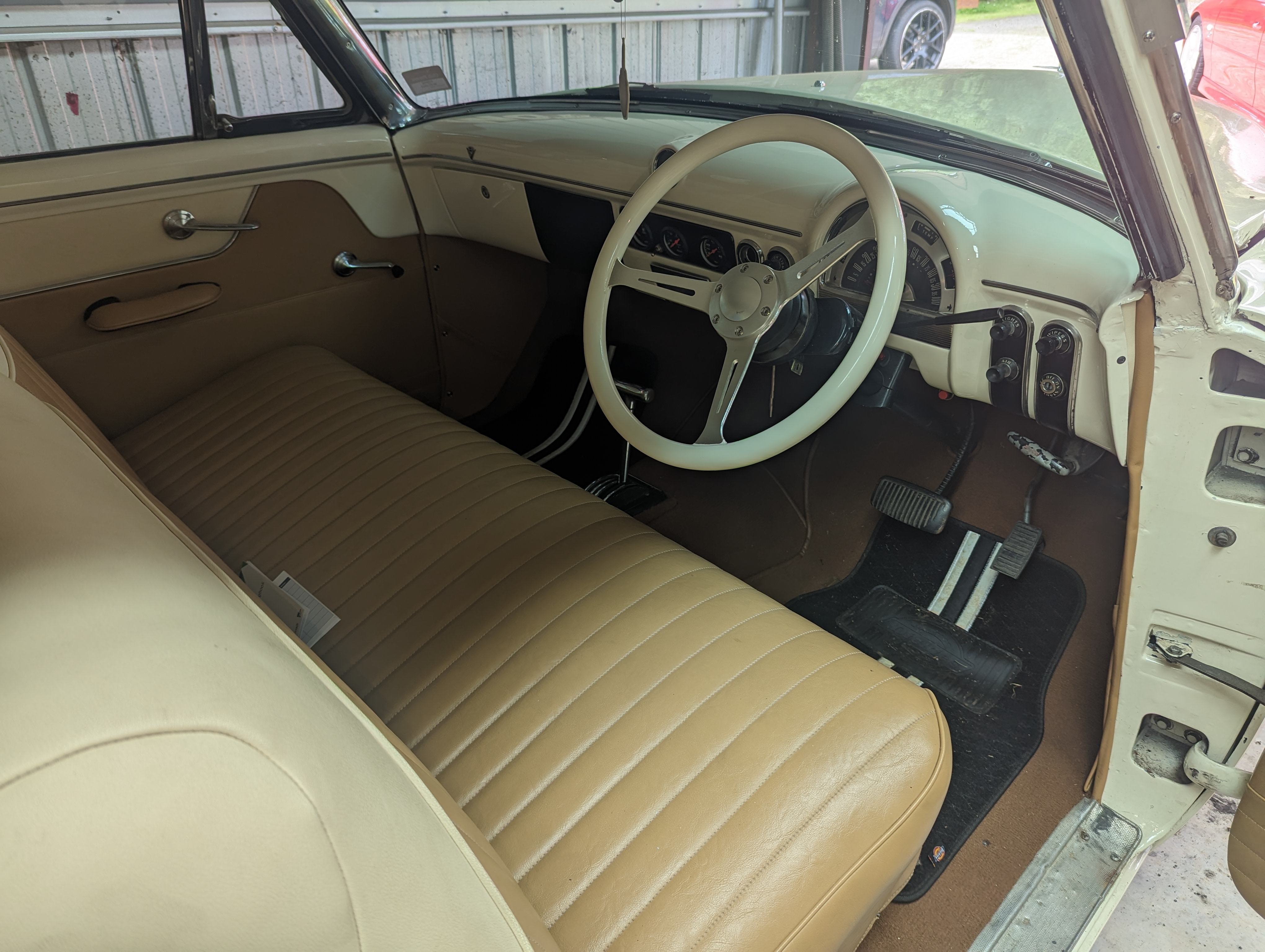1953 FORD CRESTLINE VICTORIA SEDAN