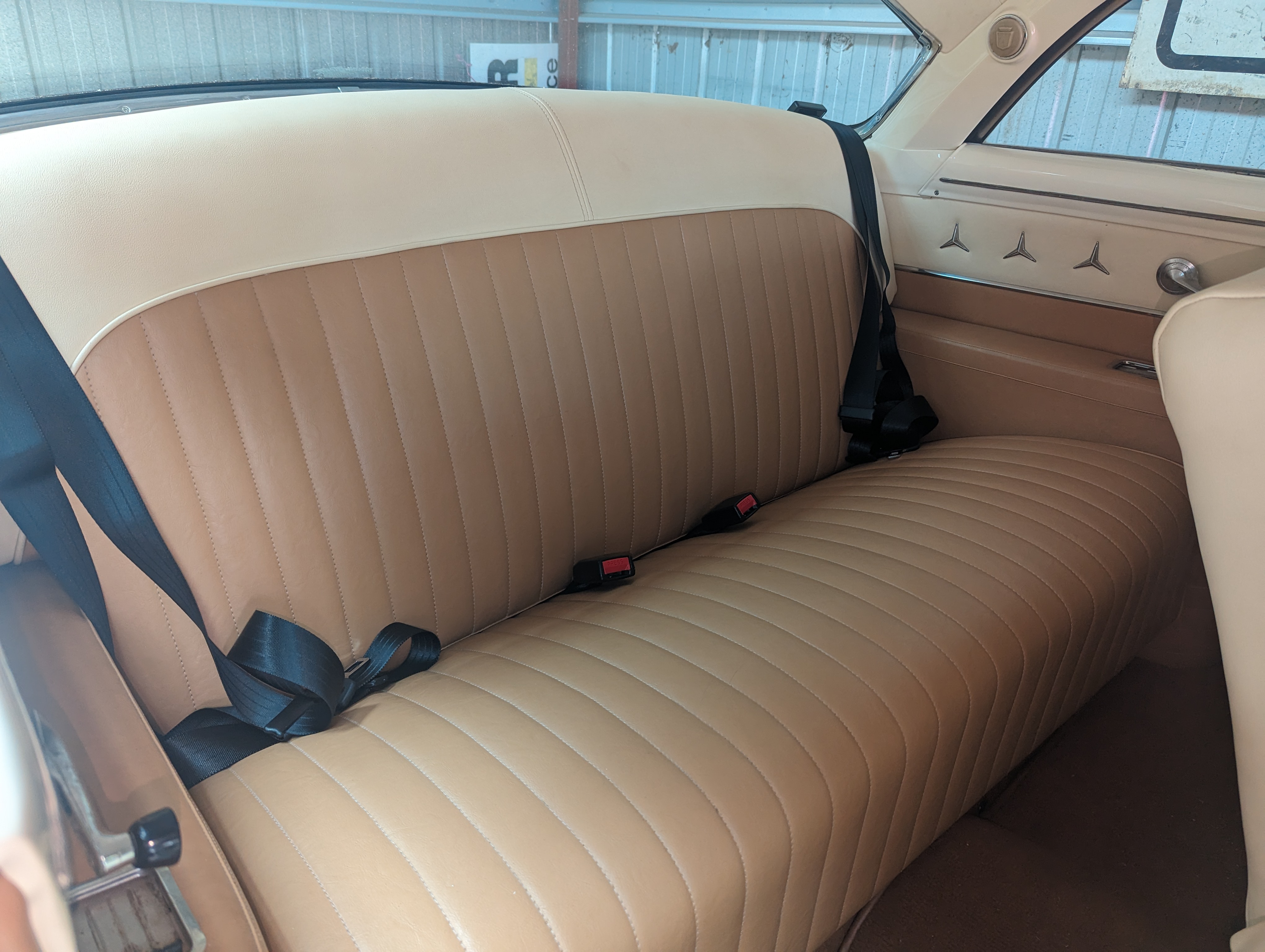 1953 FORD CRESTLINE VICTORIA SEDAN