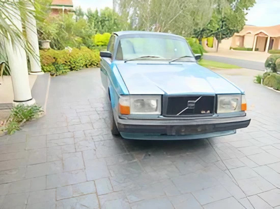 1984 VOLVO 240 GLE SEDAN