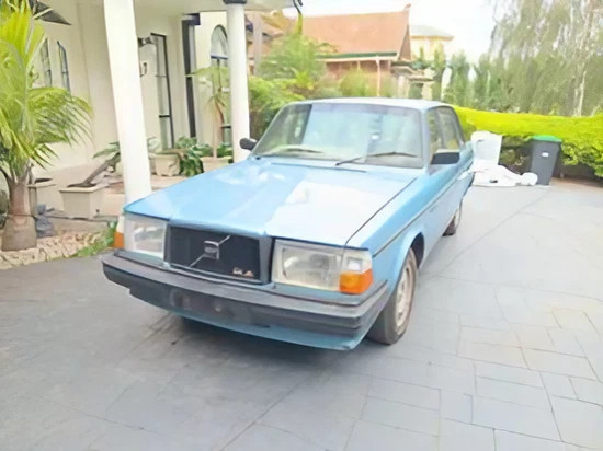 1984 VOLVO 2 40 GLE 4 SP AUTOMATIC 4D SEDAN
