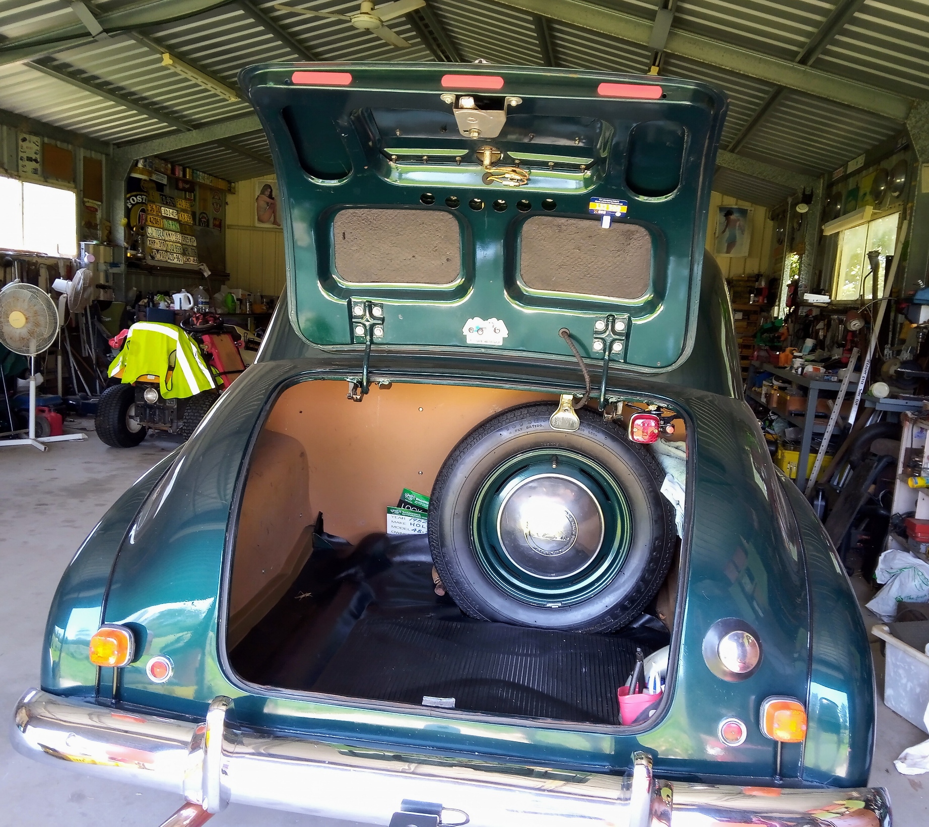 1952 HOLDEN 48-215 FX SEDAN
