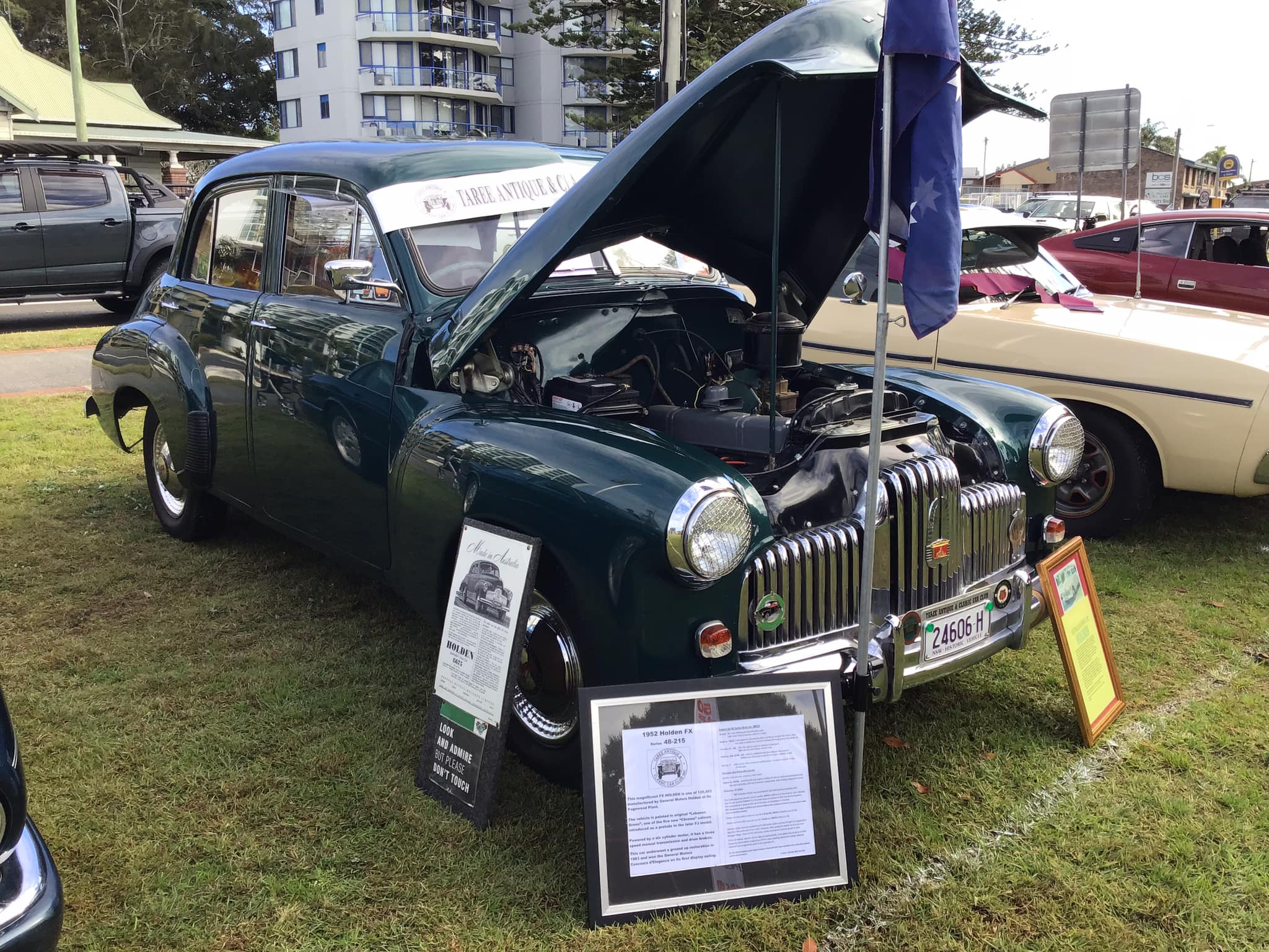 1952 HOLDEN 48-215 FX SEDAN