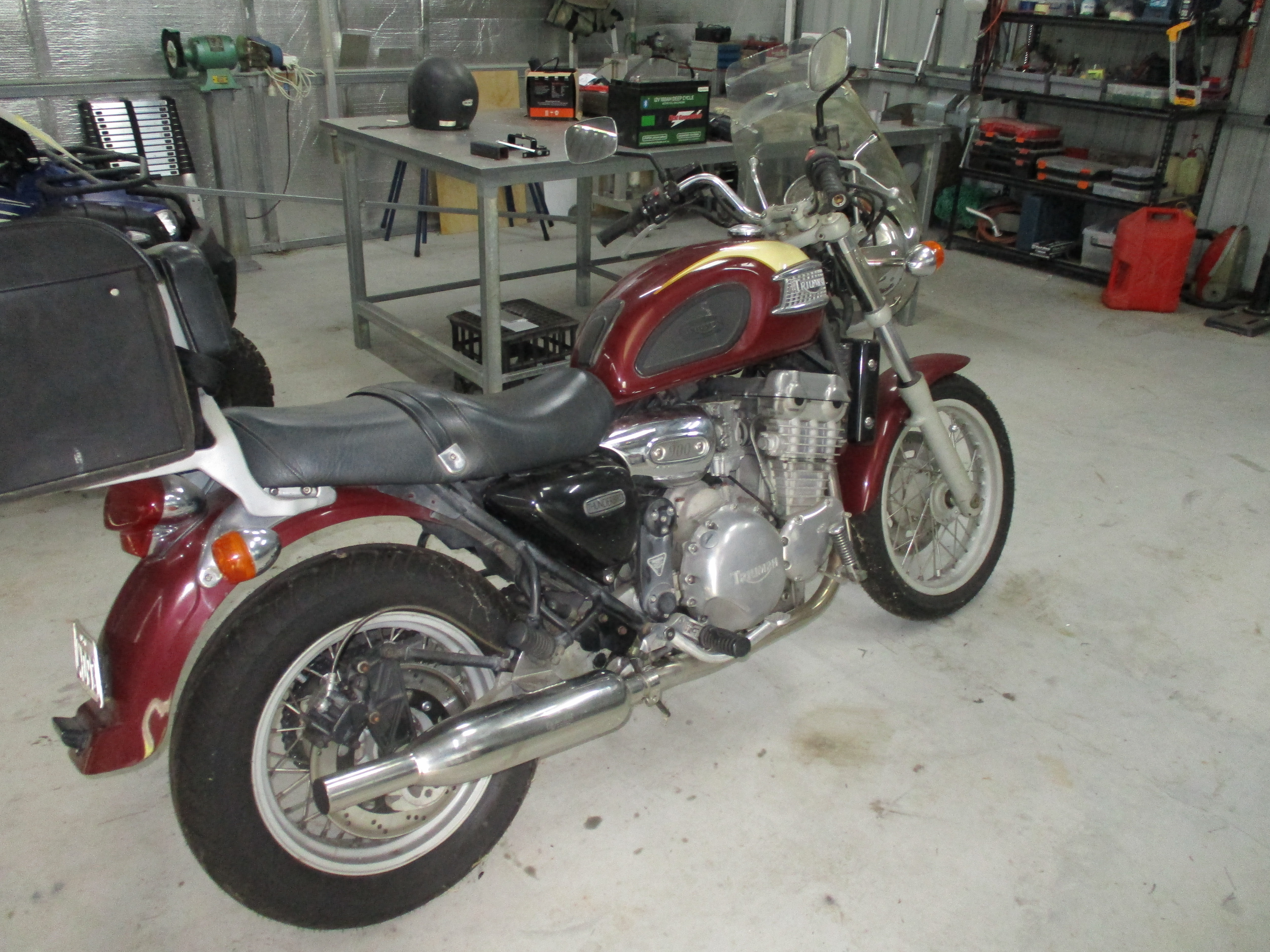 1995 TRIUMPH THUNDERBIRD ROAD