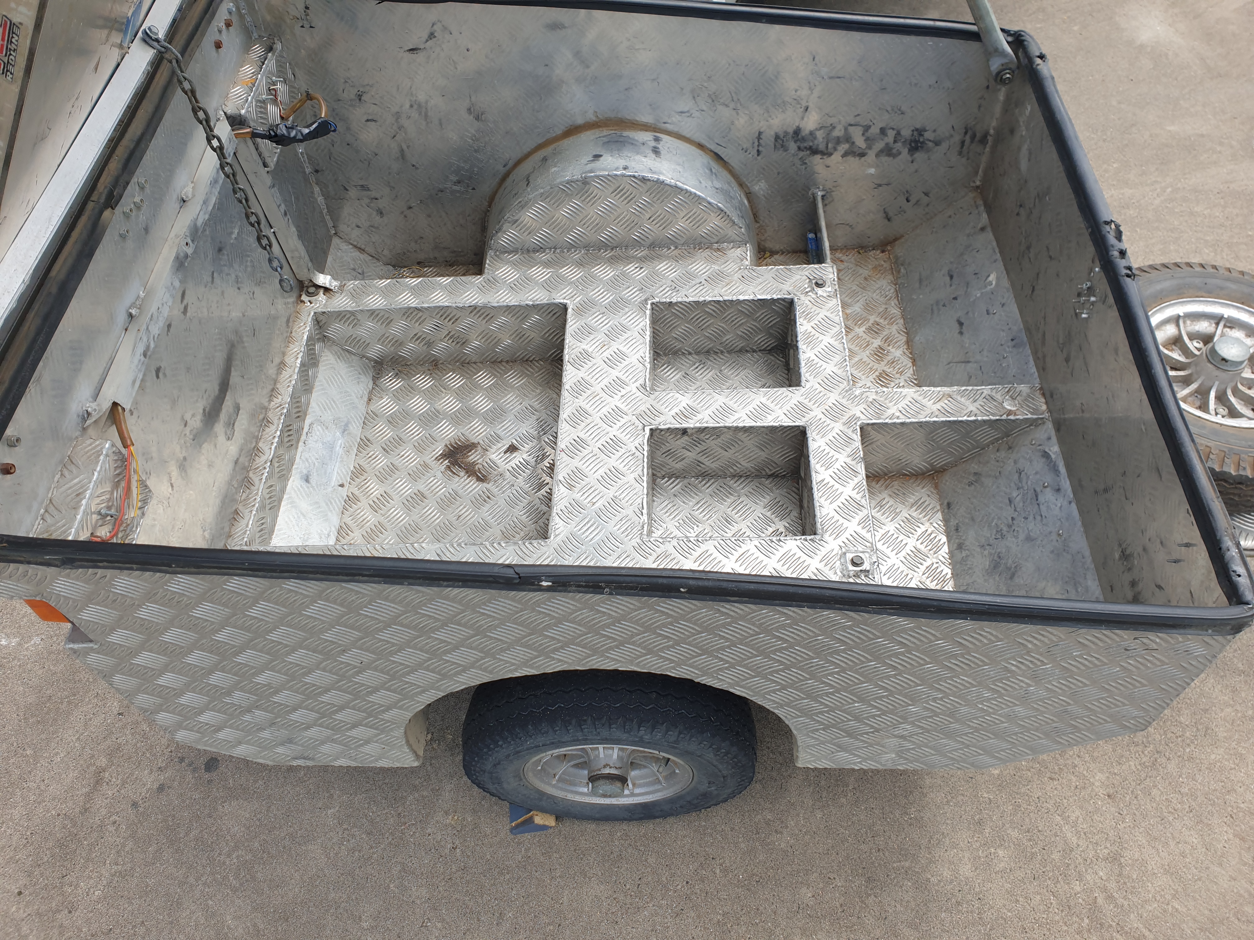 1984 CUSTOM EXPLORER MOTORCYCLE BOX TRAILER 