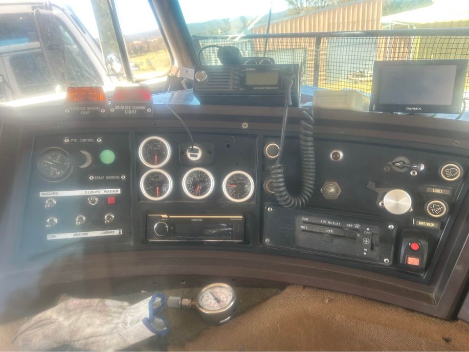 1981 INTERNATIONAL T2670 TRAY