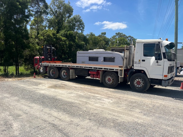 1999 VOLVO FL12 TRAY TRUCK