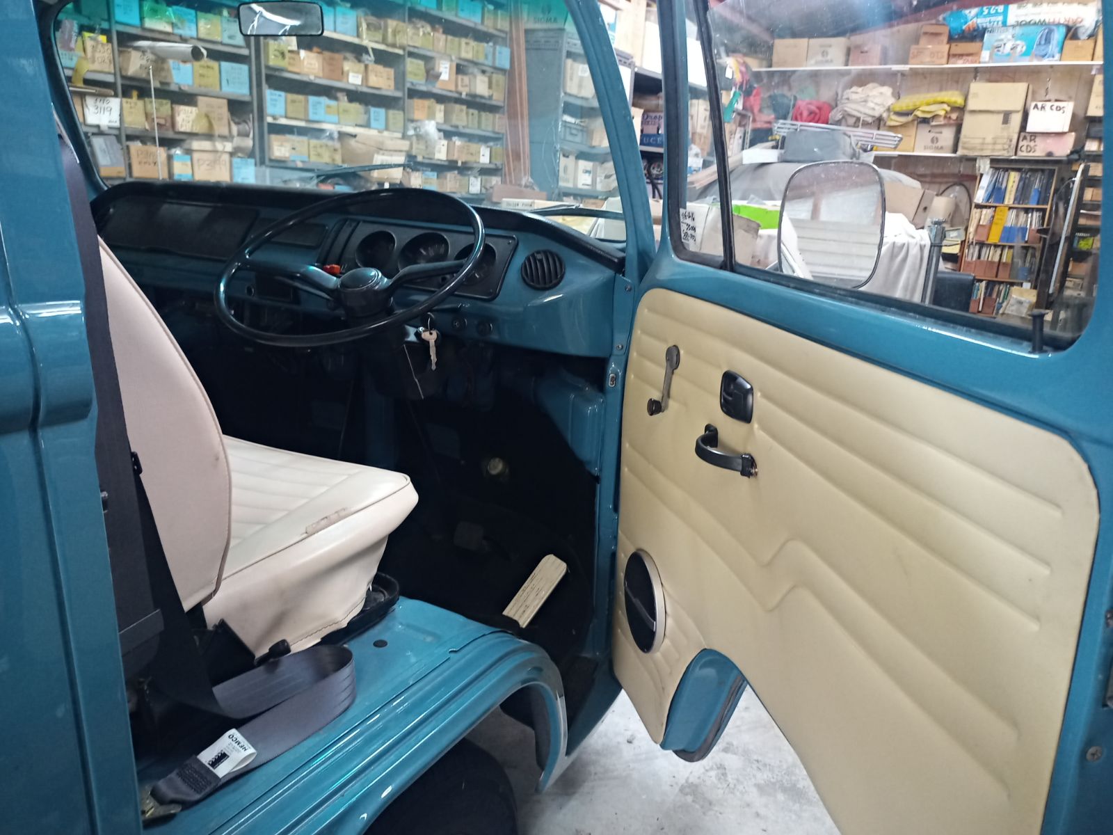 1976 VOLKSWAGEN KOMBI 4 SP MANUAL VAN 