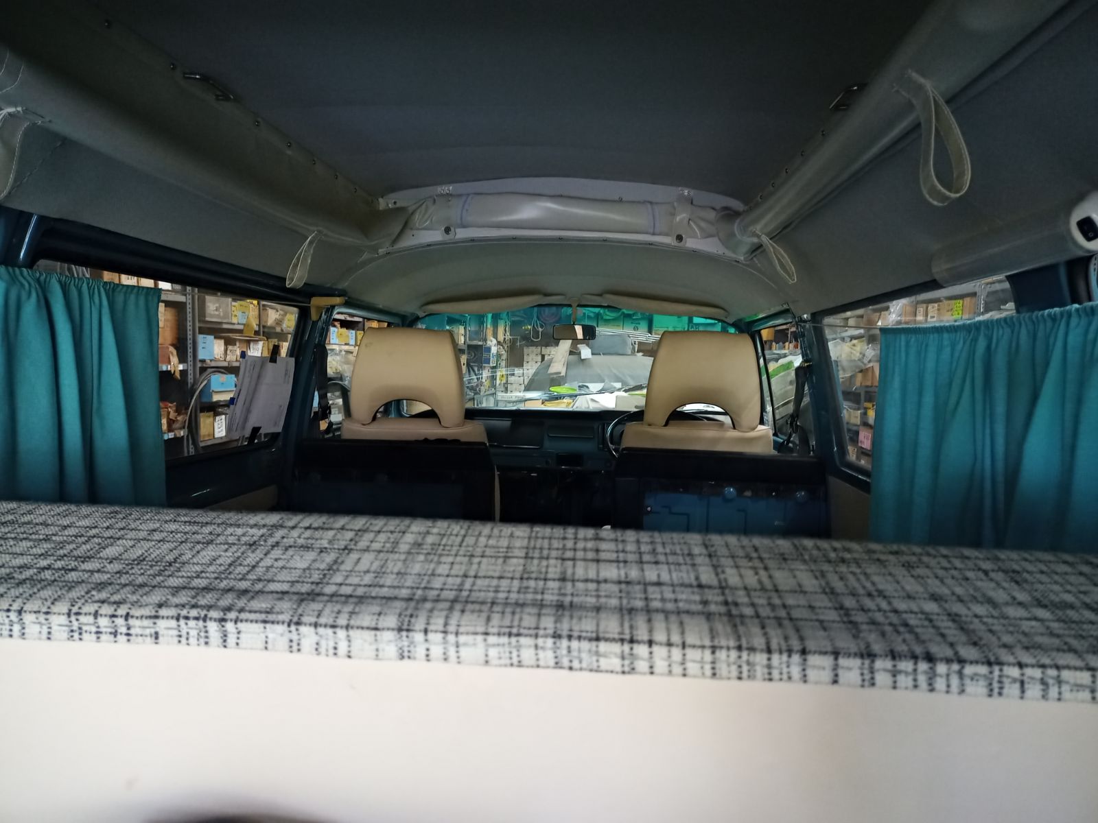1976 VOLKSWAGEN KOMBI 4 SP MANUAL VAN