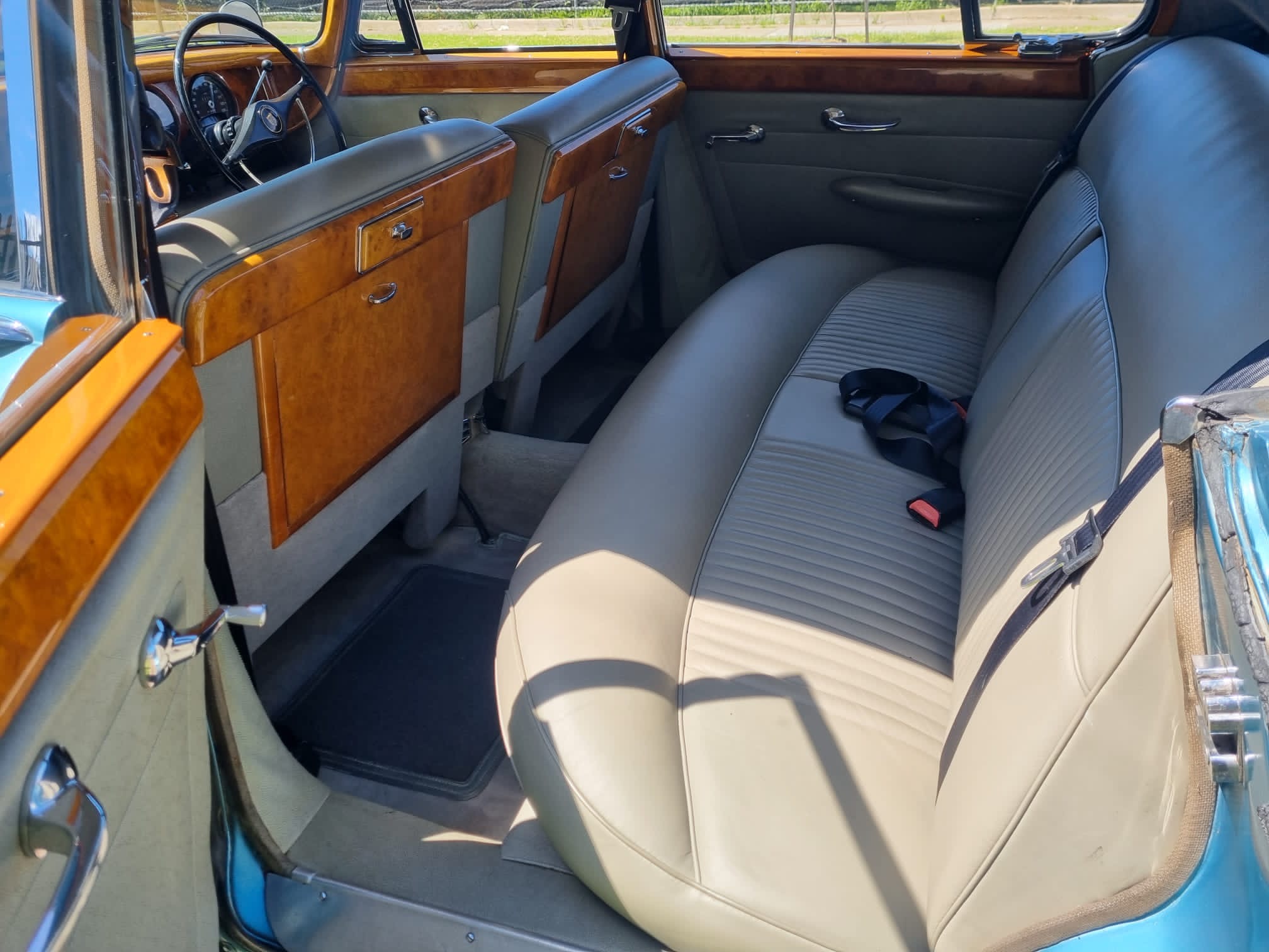 1966 JAGUAR MK X 4.2 SEDAN