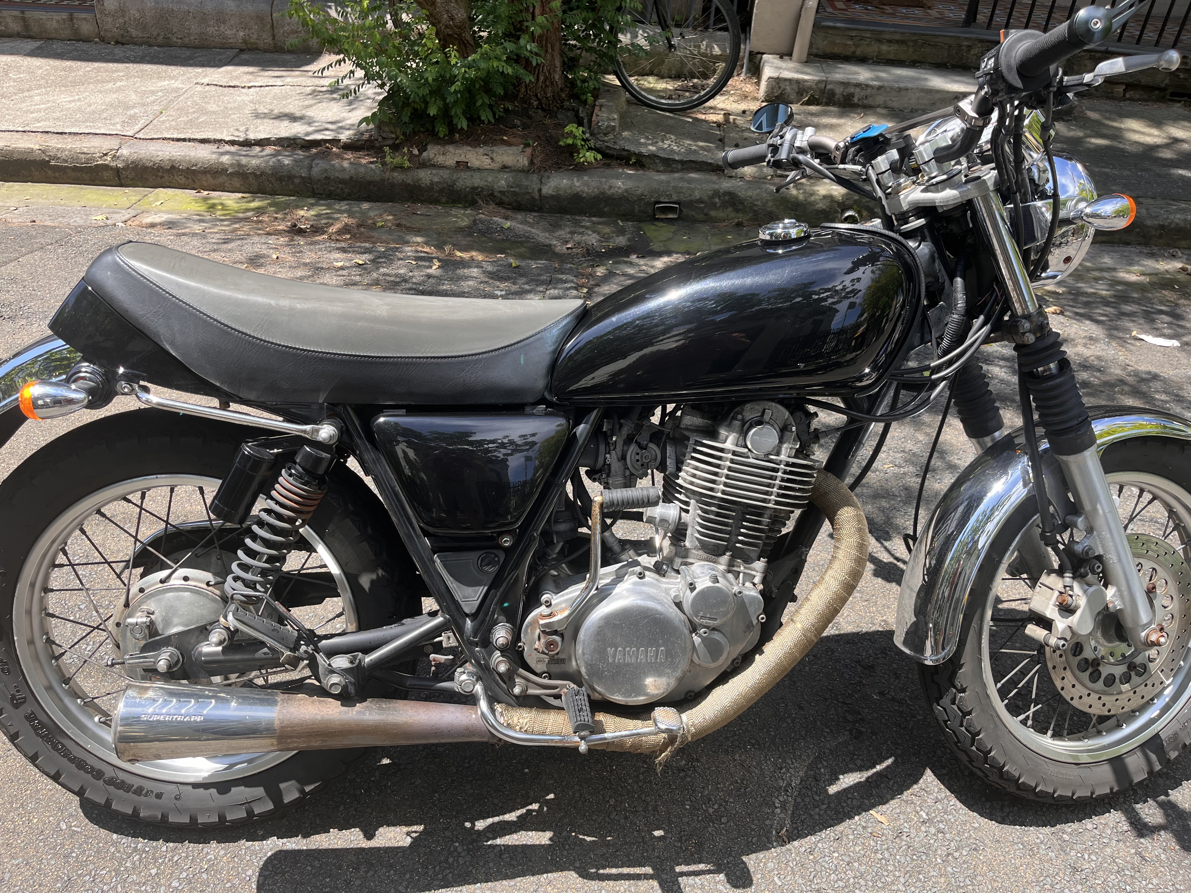 2004 YAMAHA SR400 ROAD