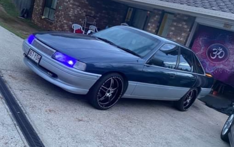 1990 HOLDEN CALAIS VN SEDAN