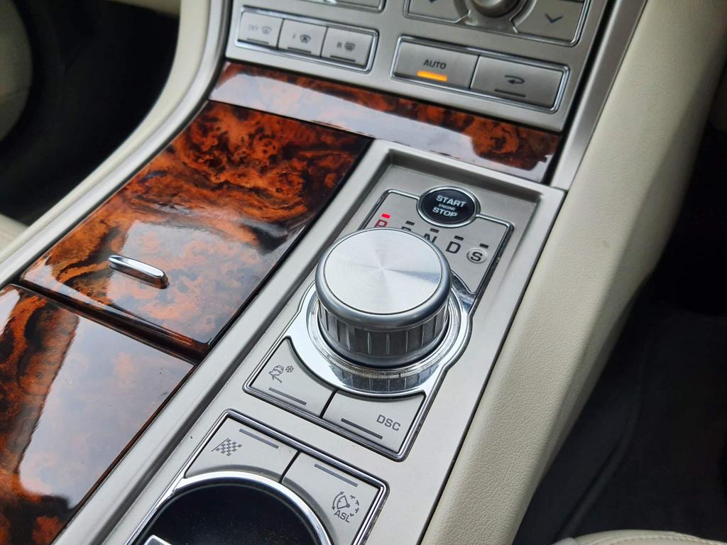 2010 JAGUAR XF SEDAN