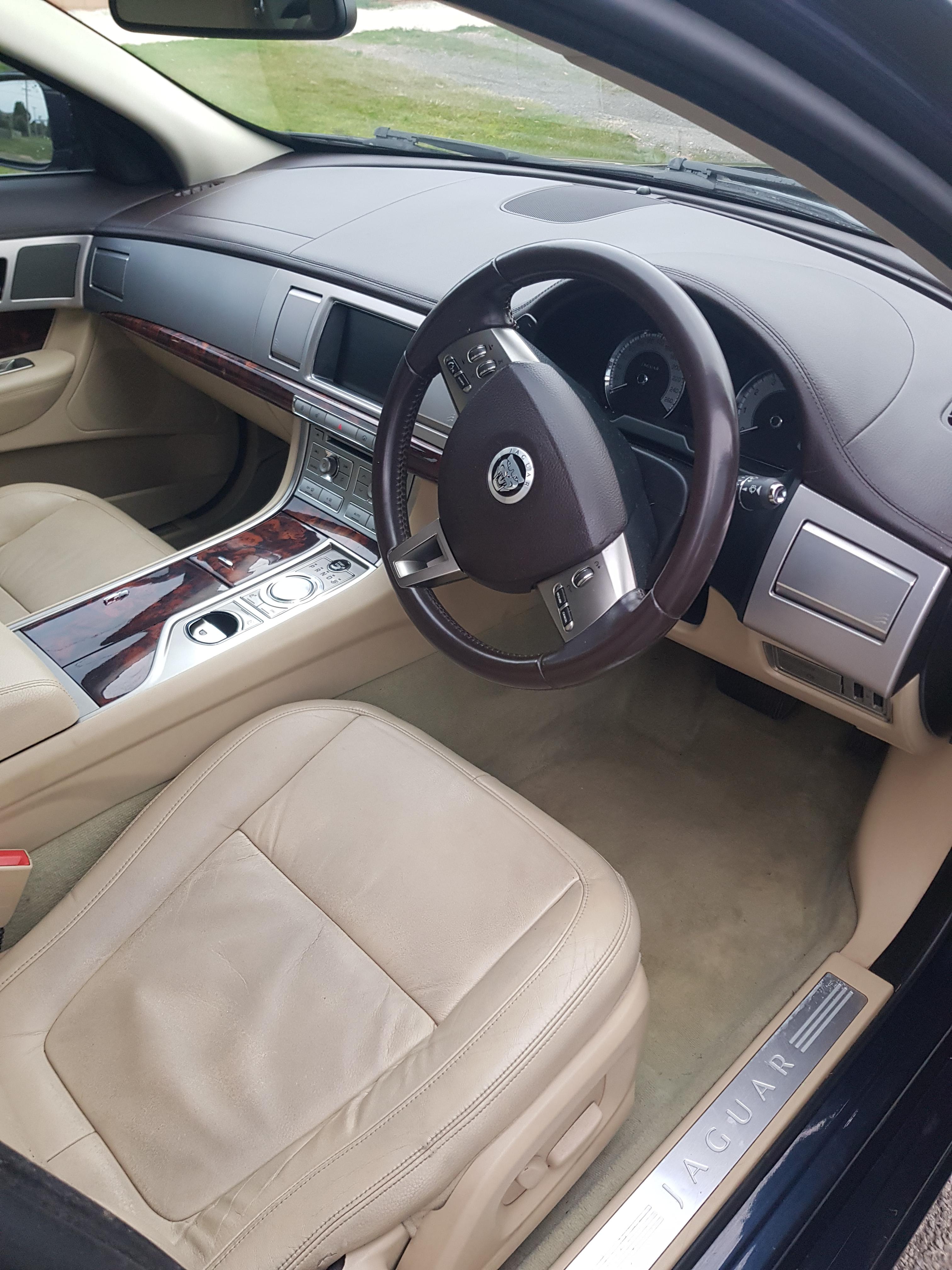 2010 JAGUAR XF SEDAN