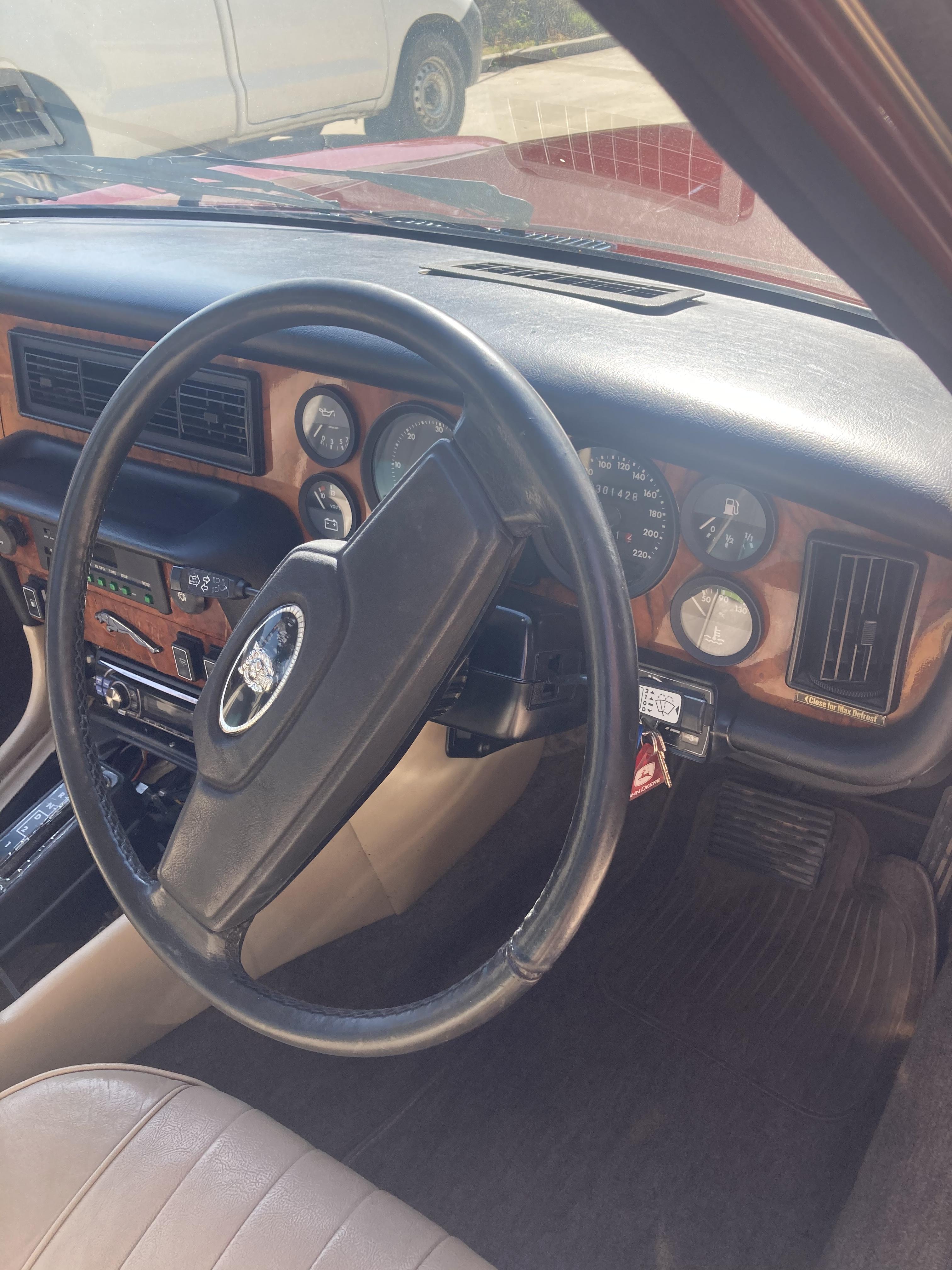 1986 JAGUAR SOVEREIGN 4.2 3 SP AUTOMATIC 4D SEDAN
