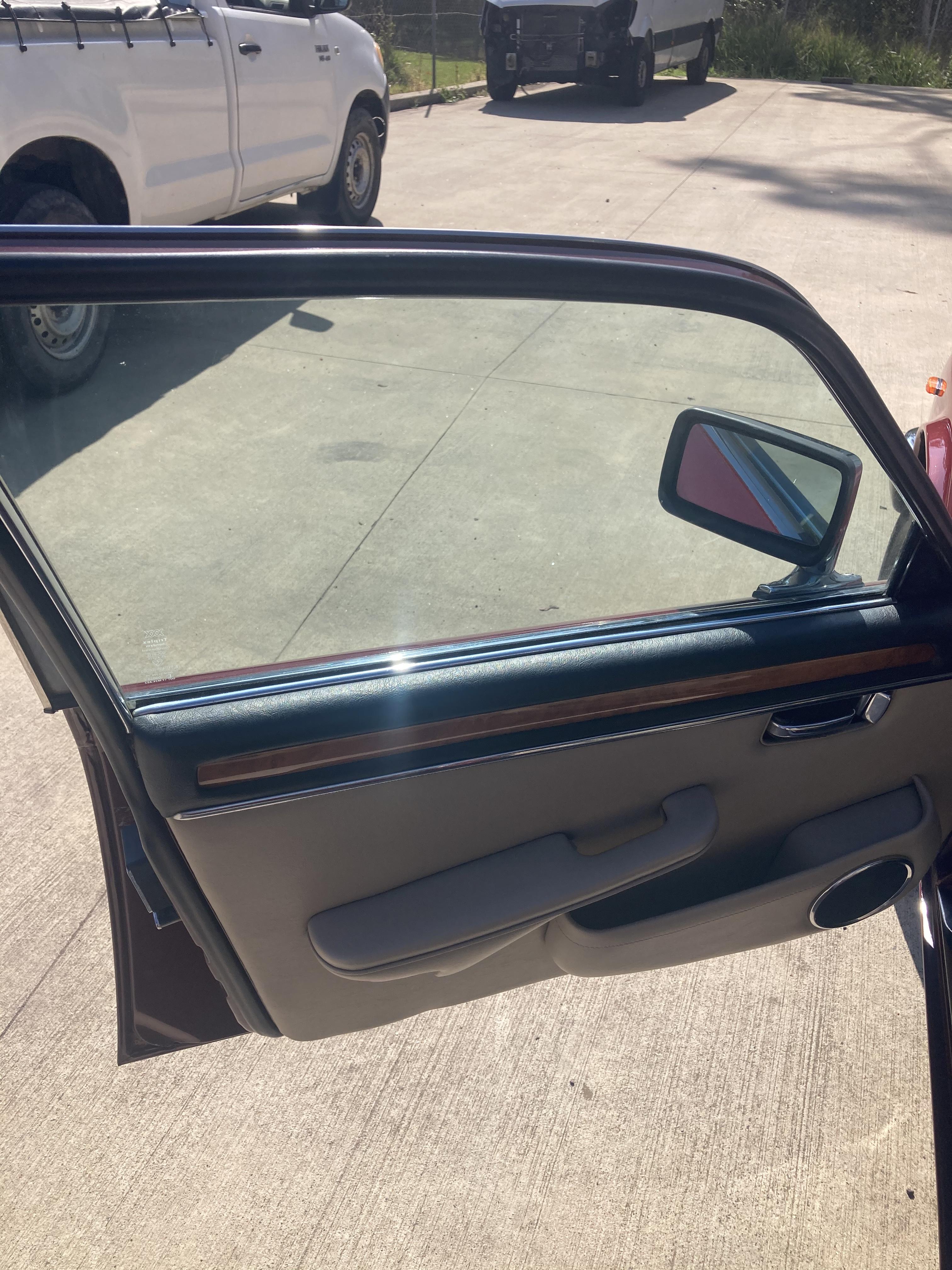1986 JAGUAR SOVEREIGN 4.2 3 SP AUTOMATIC 4D SEDAN
