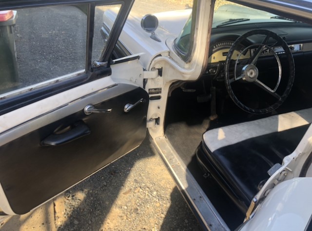 1957 FORD FAIRLANE SEDAN