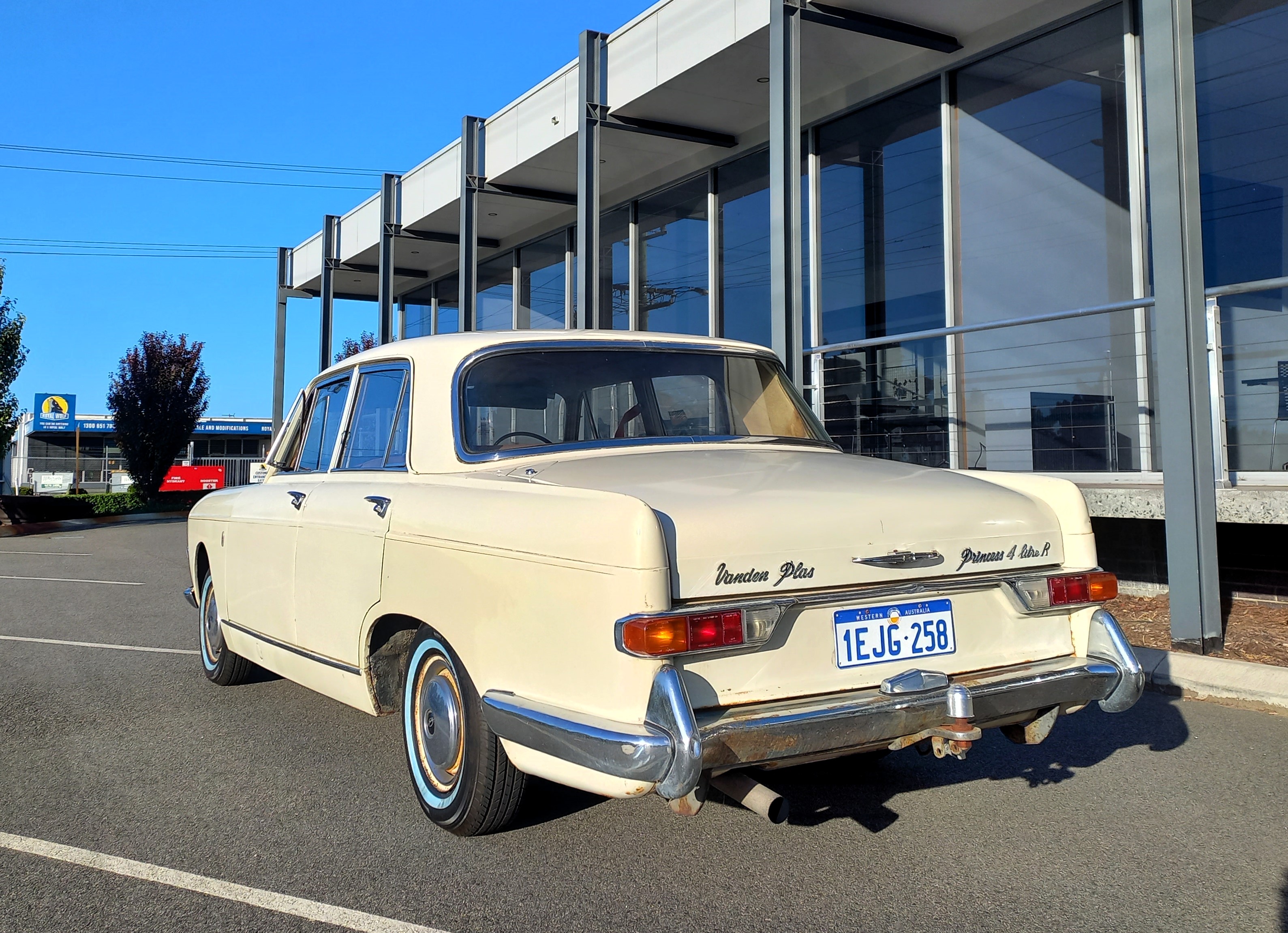 1965 VANDEN PLAS PRINCESS 3 SP AUTOMATIC 4D SEDAN