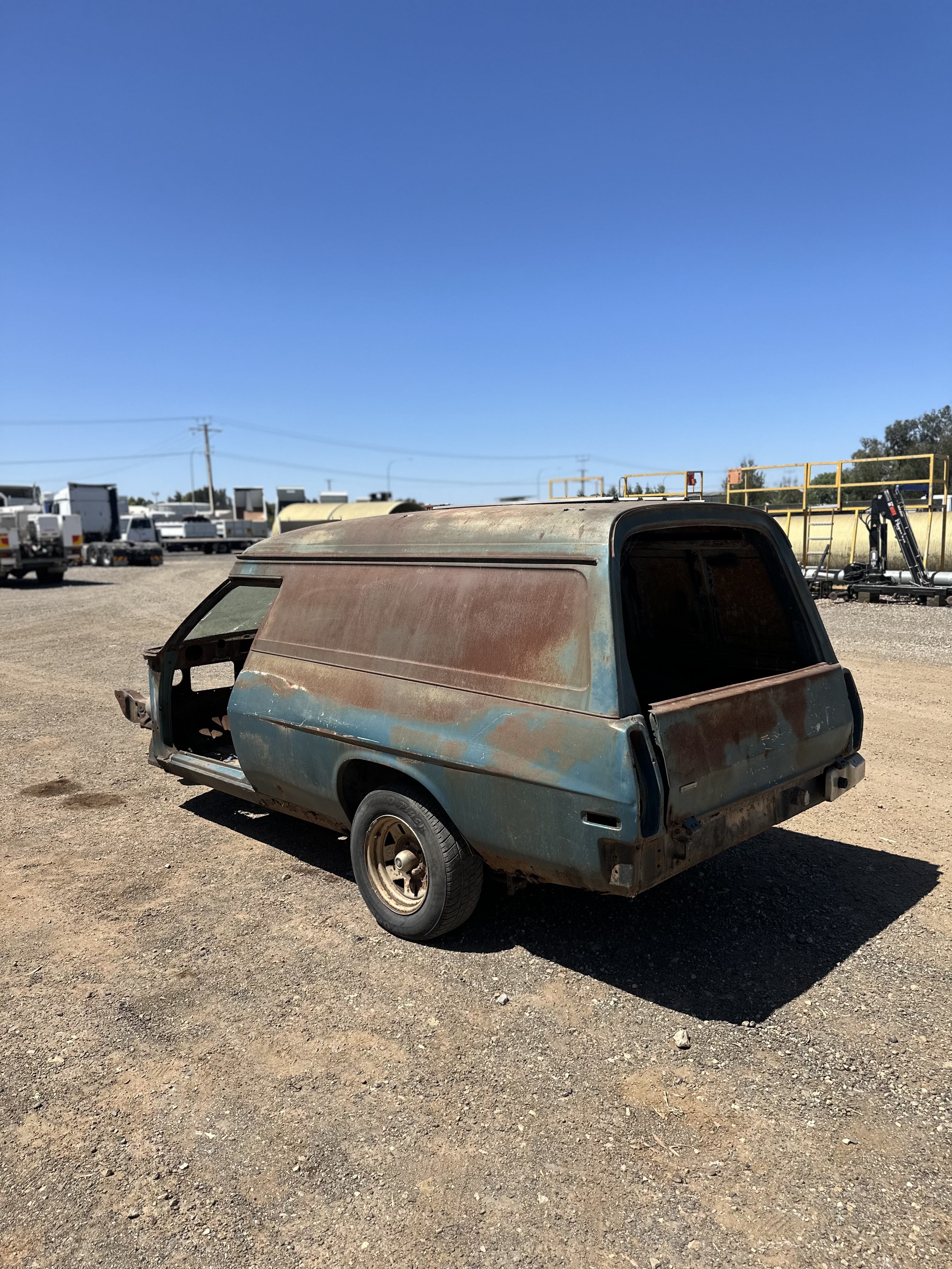 HOLDEN SANDMAN PANELVAN 