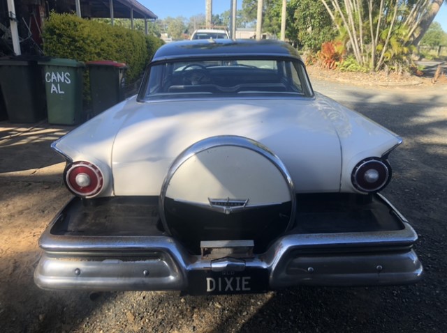 1957 FORD FAIRLANE SEDAN