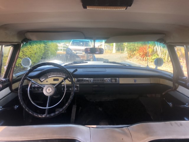 1957 FORD FAIRLANE SEDAN