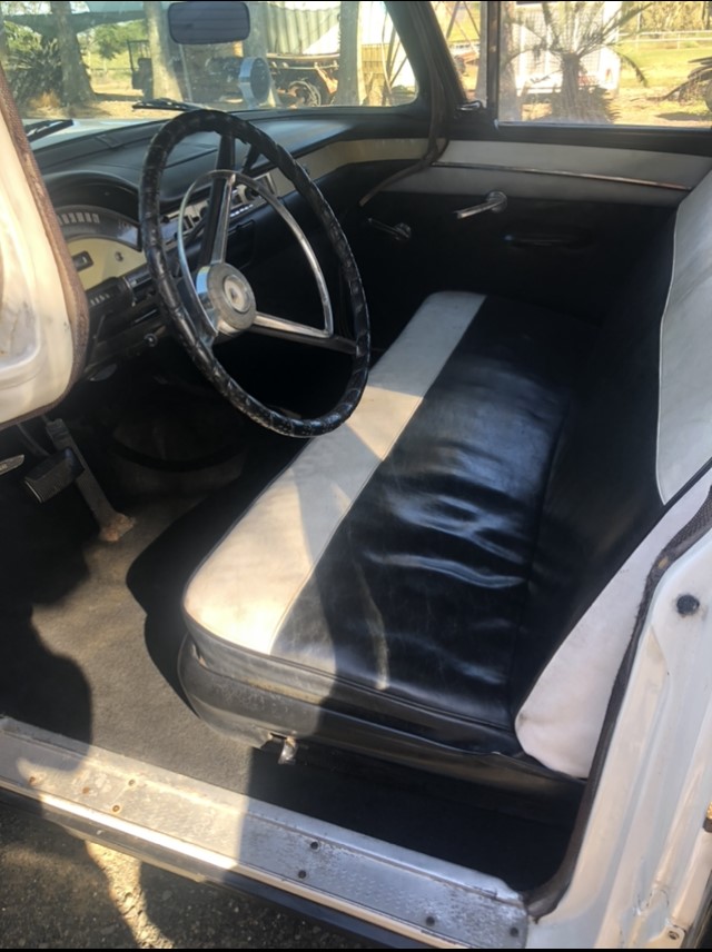1957 FORD FAIRLANE SEDAN